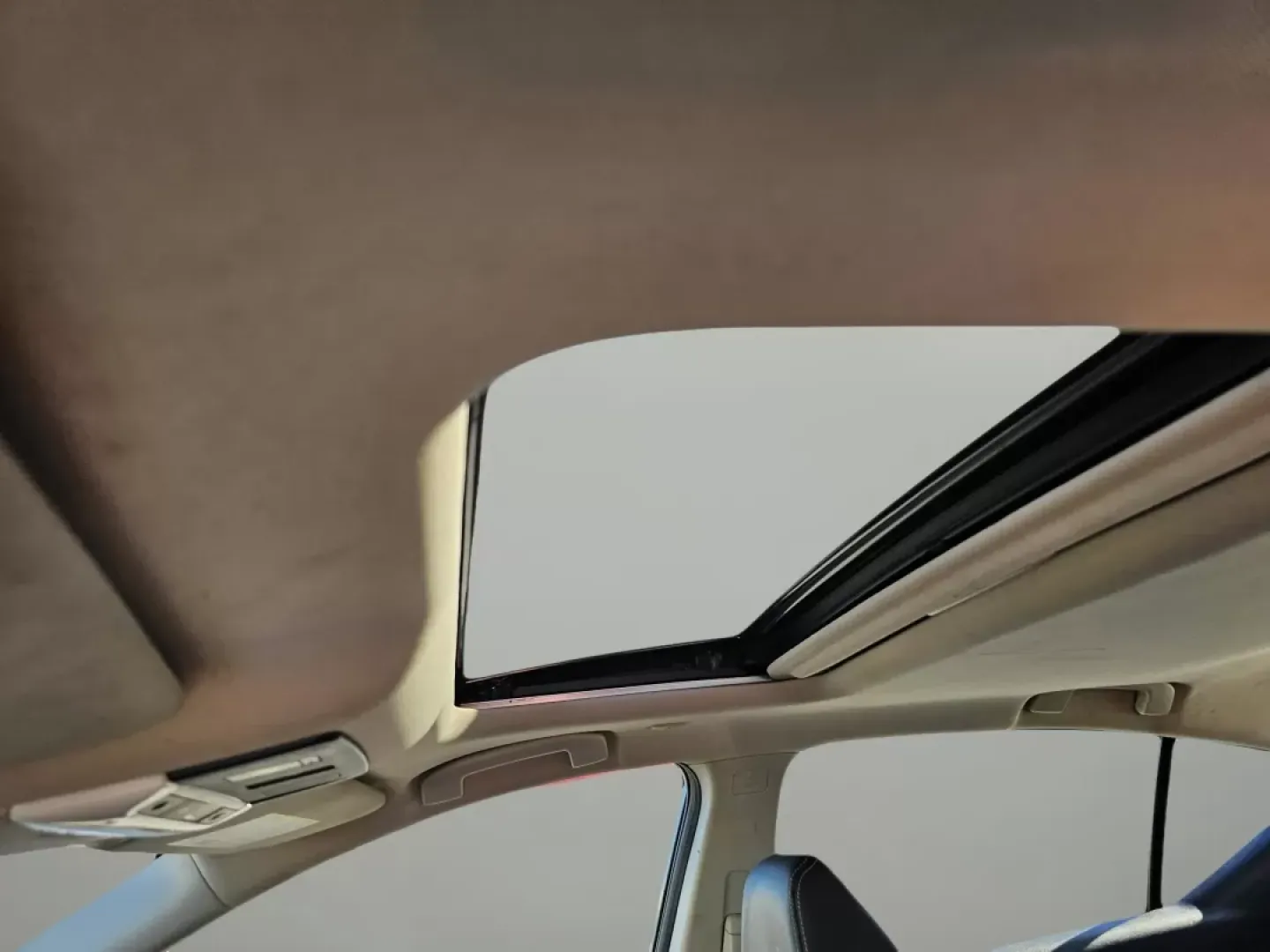 2020 /Charcoal Nissan Altima 2.0 Platinum (1N4AL4FV3LC) with an Other engine, located at 1430 Gateway Drive, Opelika, AL, 36801, (334) 239-0944, 32.637871, -85.409790 - **Experience the 2020 Nissan Altima 2.0 Platinum: Your Ideal Sedan for Modern Living!**<br /> <br /> Are you searching for a vehicle that perfectly combines style, reliability, and modern features? Look no further than the stunning 2020 Nissan Altima 2.0 Platinum, available now at Gils Auto in Opeli - Photo#14