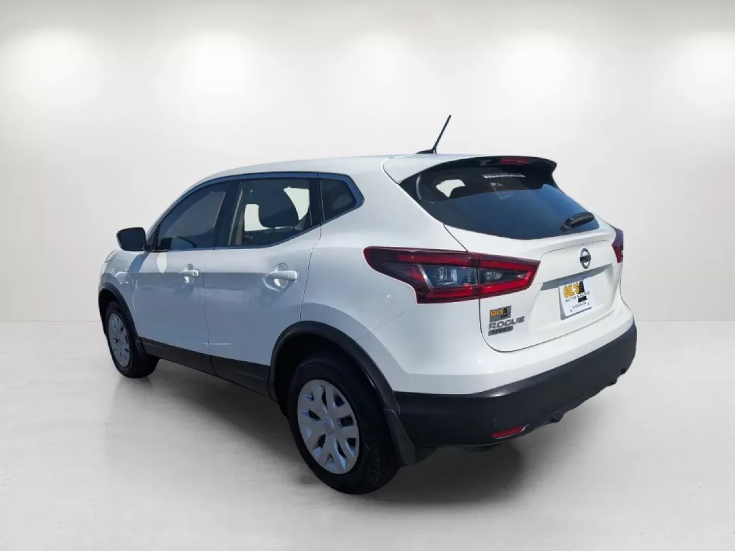2020 /Charcoal Nissan Rogue S (JN1BJ1CV8LW) with an Other engine, located at 1430 Gateway Drive, Opelika, AL, 36801, (334) 239-0944, 32.637871, -85.409790 - Explore the perfect blend of adventure and practicality with this 2020 Nissan Rogue S, now available at Gils Auto in Phenix City, AL. Whether you're a growing family looking for a reliable SUV for school runs or weekend getaways, or a budget-conscious buyer needing a dependable vehicle, this Rogue i - Photo#6
