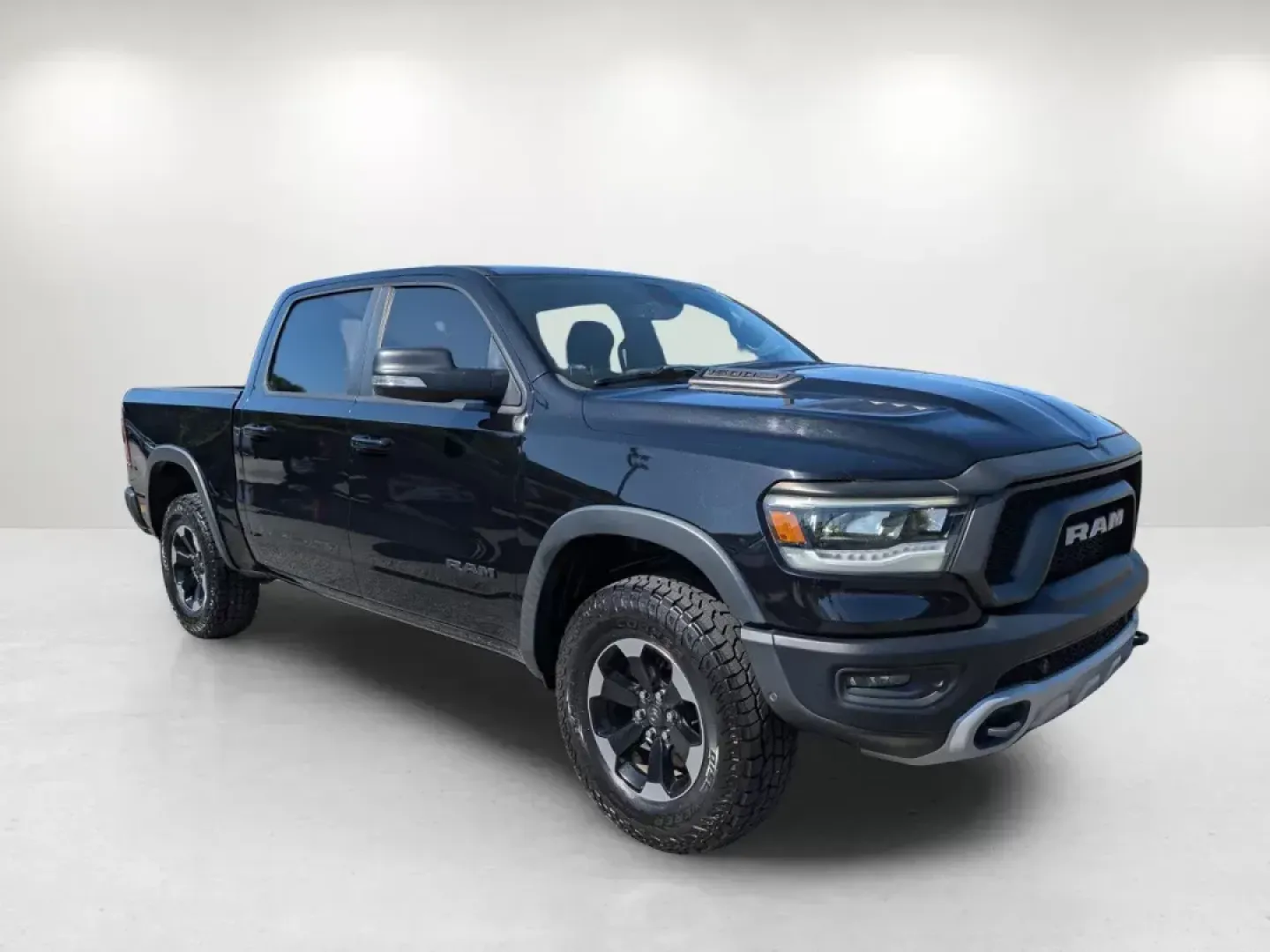 2020 /Red/Black Ram 1500 Rebel (1C6SRFLT4LN) with an Other engine, located at 7000 Northlake Connector, Columbus, GA, 31904, (706) 987-8085, 32.524975, -84.978134 - Discover adventure and reliability with the 2020 Ram 1500 Rebel, available now at Gils Auto - Columbus #2, your trusted Buy Here Pay Here dealership located at 7000 Northlake Connector in Columbus, GA. This standout crew cab pickup is perfect for weekend escapades, rugged workdays, or simply cruisin - Photo#2