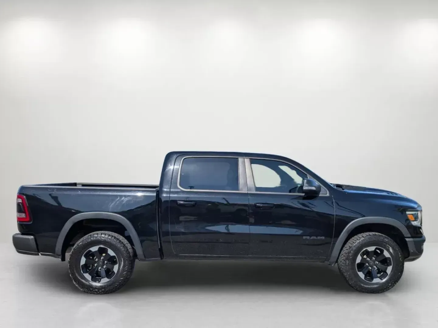 2020 /Red/Black Ram 1500 Rebel (1C6SRFLT4LN) with an Other engine, located at 7000 Northlake Connector, Columbus, GA, 31904, (706) 987-8085, 32.524975, -84.978134 - Discover adventure and reliability with the 2020 Ram 1500 Rebel, available now at Gils Auto - Columbus #2, your trusted Buy Here Pay Here dealership located at 7000 Northlake Connector in Columbus, GA. This standout crew cab pickup is perfect for weekend escapades, rugged workdays, or simply cruisin - Photo#3