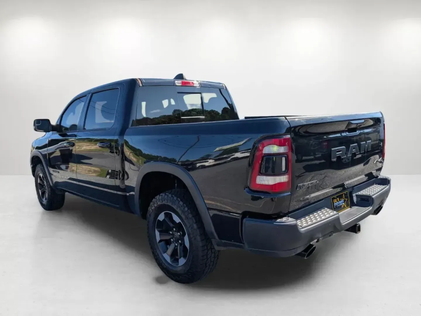 2020 /Red/Black Ram 1500 Rebel (1C6SRFLT4LN) with an Other engine, located at 7000 Northlake Connector, Columbus, GA, 31904, (706) 987-8085, 32.524975, -84.978134 - Discover adventure and reliability with the 2020 Ram 1500 Rebel, available now at Gils Auto - Columbus #2, your trusted Buy Here Pay Here dealership located at 7000 Northlake Connector in Columbus, GA. This standout crew cab pickup is perfect for weekend escapades, rugged workdays, or simply cruisin - Photo#6