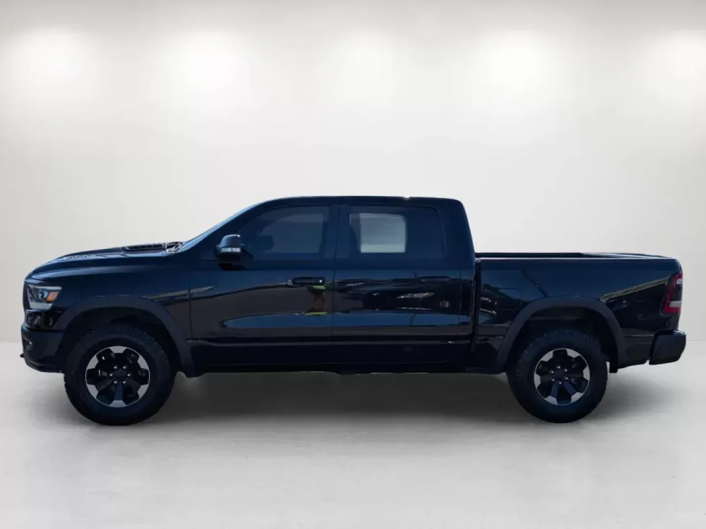 2020 /Red/Black Ram 1500 Rebel (1C6SRFLT4LN) with an Other engine, located at 7000 Northlake Connector, Columbus, GA, 31904, (706) 987-8085, 32.524975, -84.978134 - Discover adventure and reliability with the 2020 Ram 1500 Rebel, available now at Gils Auto - Columbus #2, your trusted Buy Here Pay Here dealership located at 7000 Northlake Connector in Columbus, GA. This standout crew cab pickup is perfect for weekend escapades, rugged workdays, or simply cruisin - Photo#7