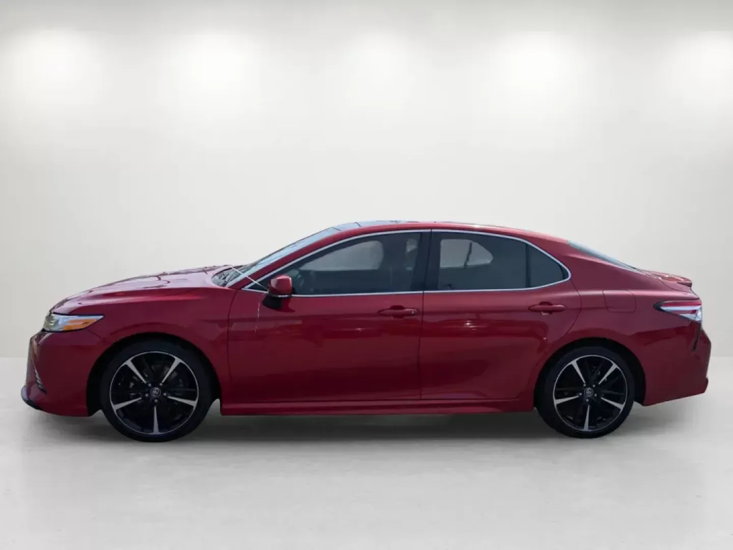 2020 Toyota Camry XSE (4T1K61AK2LU) with an Regular Unleaded I-4 2.5 L/152 engine, 8-Speed Automatic w/OD transmission, located at 3959 U.S. 80 W, Phenix City, AL, 36870, (334) 297-4885, 32.469296, -85.135185 - 2020 Toyota Camry XSE - Photo#1