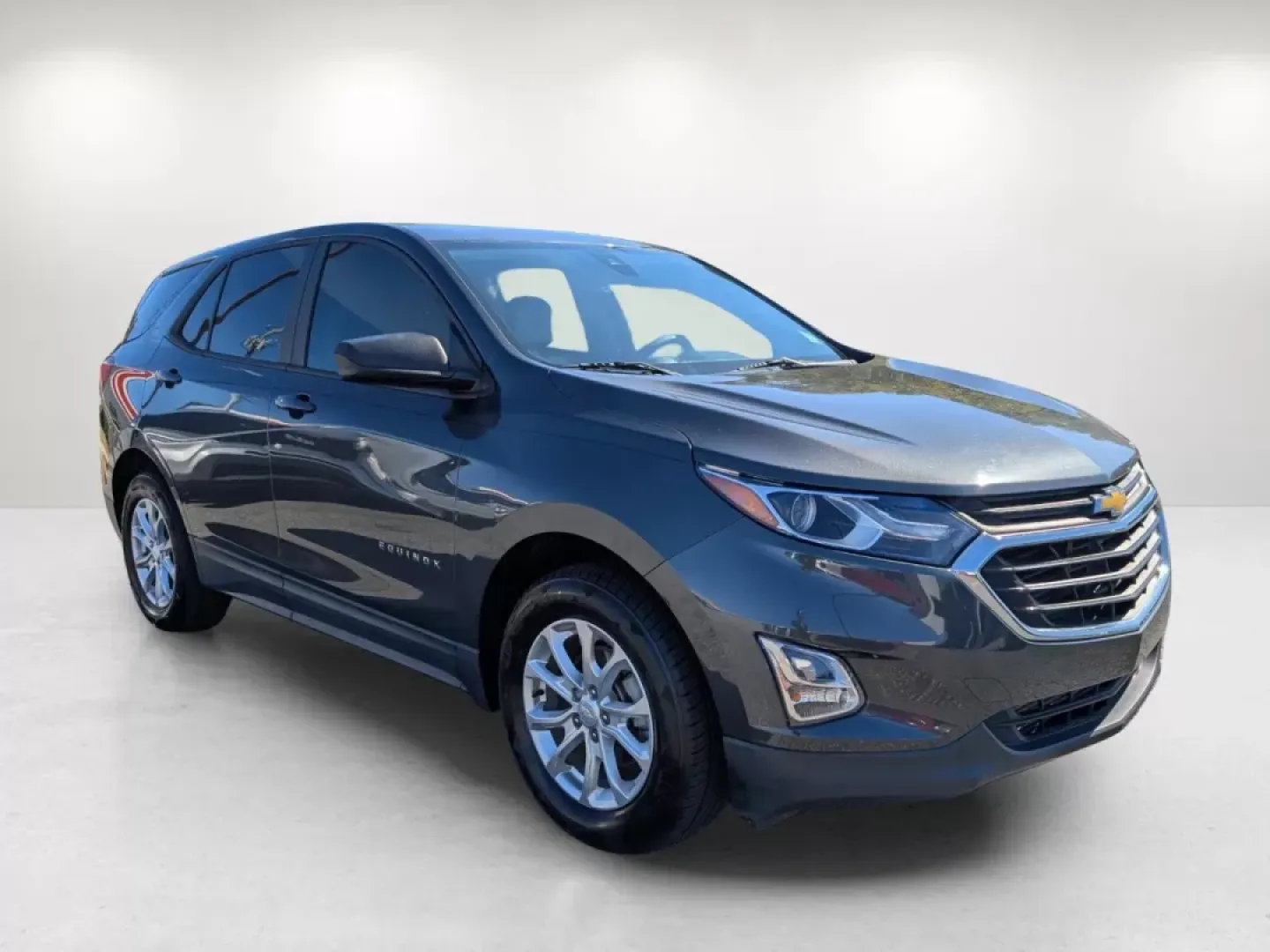 2021 /Medium Ash Gray Chevrolet Equinox LS (2GNAXHEV8M6) with an Other engine, located at 7000 Northlake Connector, Columbus, GA, 31904, (706) 987-8085, 32.524975, -84.978134 - Are you ready to elevate your driving experience? Discover the 2021 Chevrolet Equinox LS, perfectly crafted for those who crave comfort and versatility on the road. Whether you're a growing family needing extra space, a daily commuter navigating Phenix City's bustling streets, or someone who loves w - Photo#2