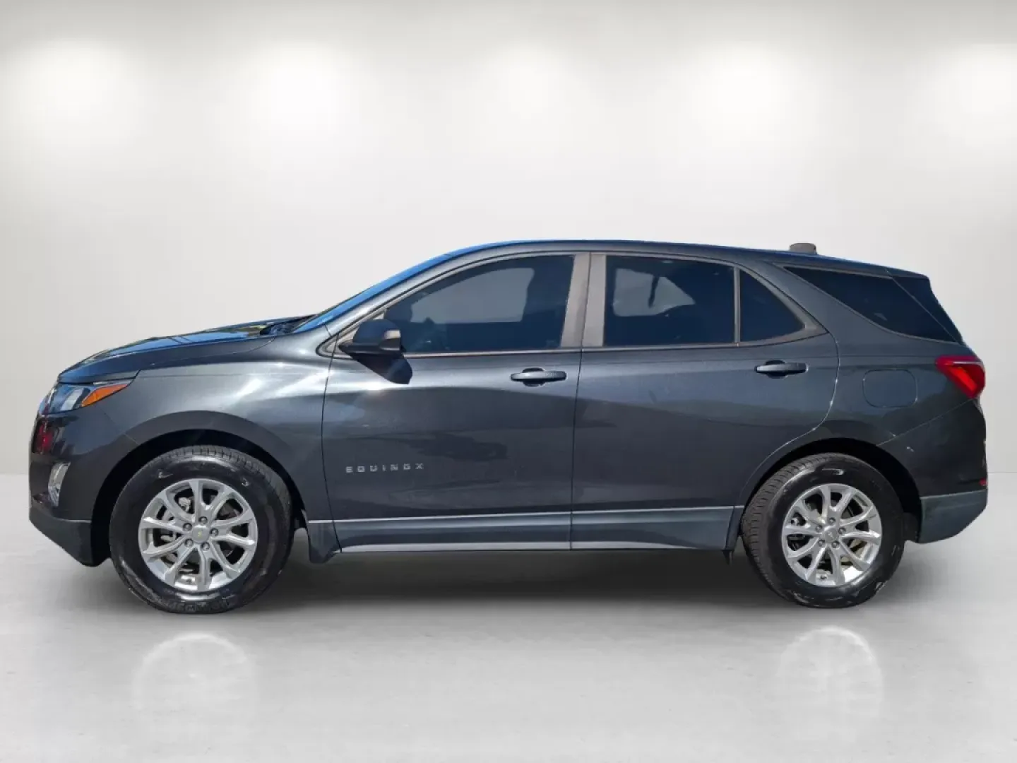2021 /Medium Ash Gray Chevrolet Equinox LS (2GNAXHEV8M6) with an Other engine, located at 7000 Northlake Connector, Columbus, GA, 31904, (706) 987-8085, 32.524975, -84.978134 - Are you ready to elevate your driving experience? Discover the 2021 Chevrolet Equinox LS, perfectly crafted for those who crave comfort and versatility on the road. Whether you're a growing family needing extra space, a daily commuter navigating Phenix City's bustling streets, or someone who loves w - Photo#7