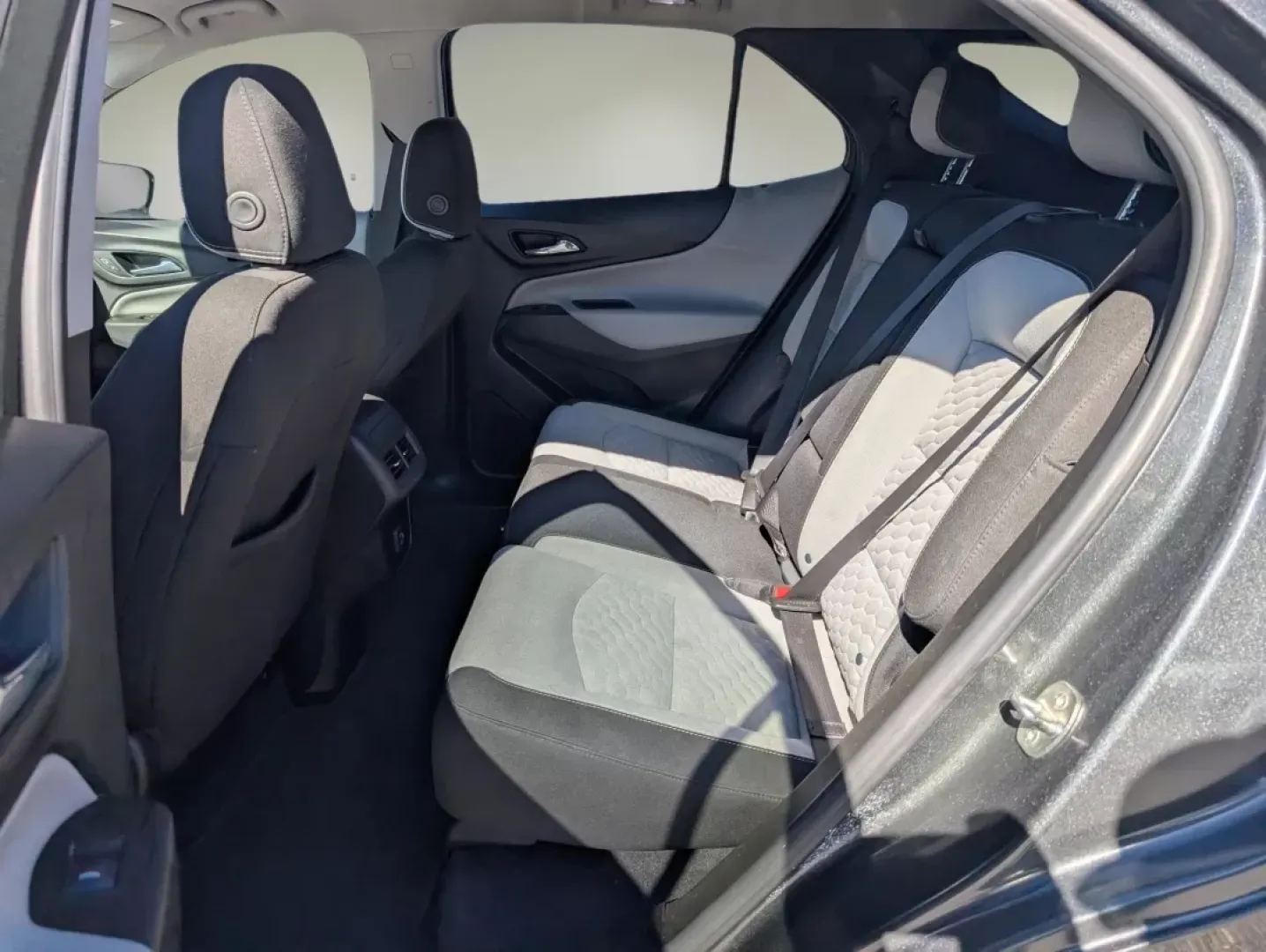 2021 /Medium Ash Gray Chevrolet Equinox LS (2GNAXHEV8M6) with an Other engine, located at 7000 Northlake Connector, Columbus, GA, 31904, (706) 987-8085, 32.524975, -84.978134 - Are you ready to elevate your driving experience? Discover the 2021 Chevrolet Equinox LS, perfectly crafted for those who crave comfort and versatility on the road. Whether you're a growing family needing extra space, a daily commuter navigating Phenix City's bustling streets, or someone who loves w - Photo#10