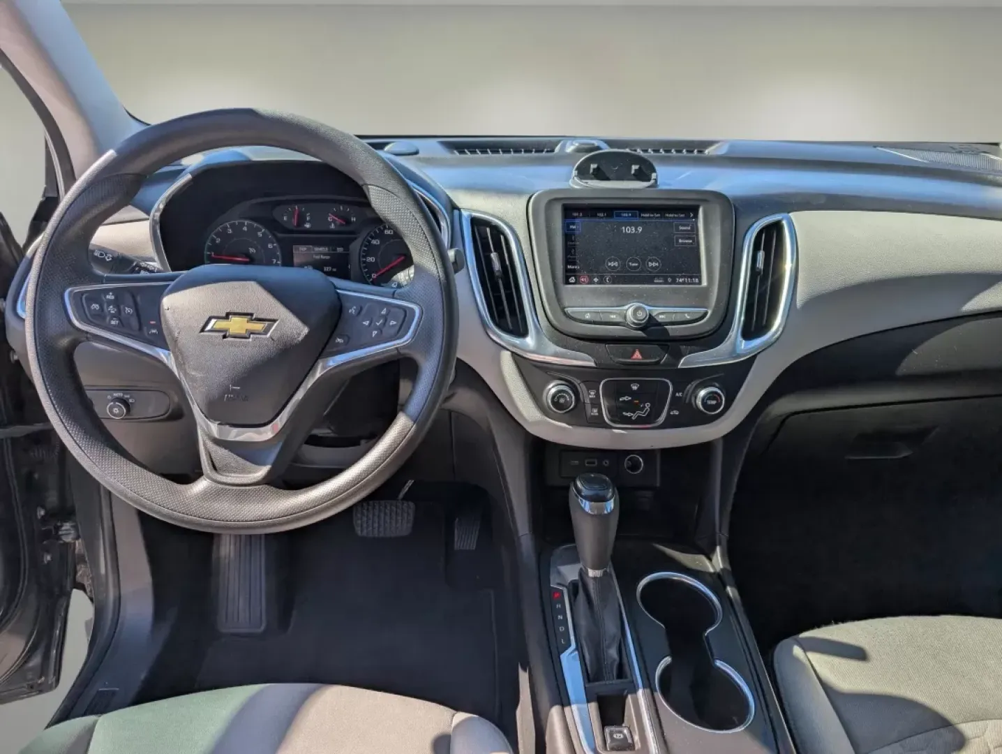 2021 /Medium Ash Gray Chevrolet Equinox LS (2GNAXHEV8M6) with an Other engine, located at 7000 Northlake Connector, Columbus, GA, 31904, (706) 987-8085, 32.524975, -84.978134 - Are you ready to elevate your driving experience? Discover the 2021 Chevrolet Equinox LS, perfectly crafted for those who crave comfort and versatility on the road. Whether you're a growing family needing extra space, a daily commuter navigating Phenix City's bustling streets, or someone who loves w - Photo#11