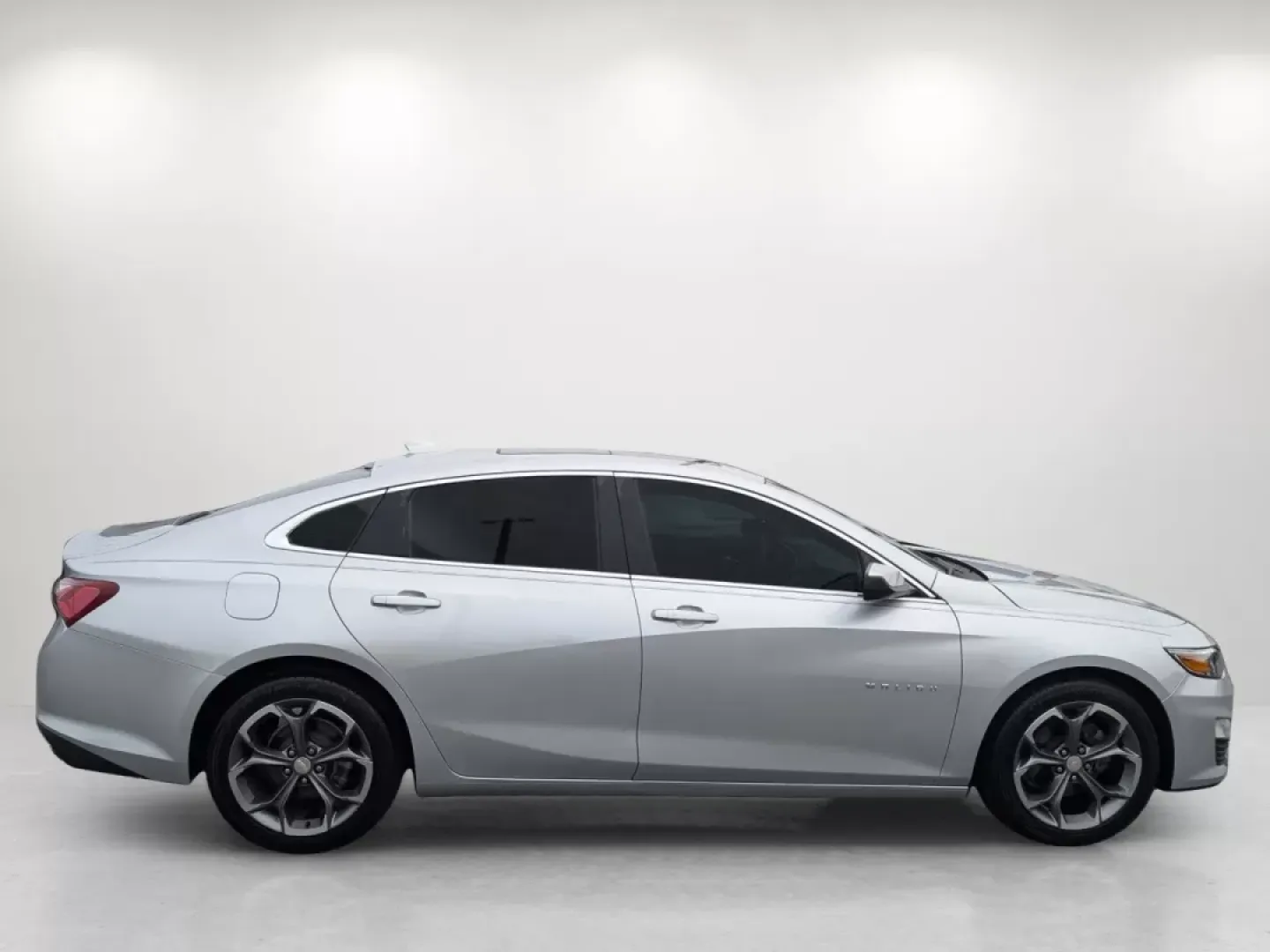 2021 /Jet Black Chevrolet Malibu LT (1G1ZD5STXMF) with an Other engine, located at 1430 Gateway Drive, Opelika, AL, 36801, (334) 239-0944, 32.637871, -85.409790 - **Elevate Your Daily Drive with the 2021 Chevrolet Malibu LT from Gils Auto!**<br /> <br /> Are you looking for a sleek, reliable sedan that comfortably accommodates your family's daily journey or weekend adventures? Look no further than the stunning 2021 Chevrolet Malibu LT, available now at Gils A - Photo#4