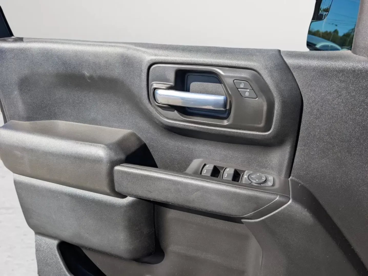 2021 /Jet Black Chevrolet Silverado 1500 Custom (1GCUYBEFXMZ) with an Other engine, located at 7000 Northlake Connector, Columbus, GA, 31904, (706) 987-8085, 32.524975, -84.978134 - Unleash your adventurous spirit with the 2021 Chevrolet Silverado 1500, an ideal companion whether you're navigating the daily grind or embarking on weekend getaways. Offering a perfect blend of rugged capability and modern technology, this pickup truck ensures comfort and performance, making it a t - Photo#16