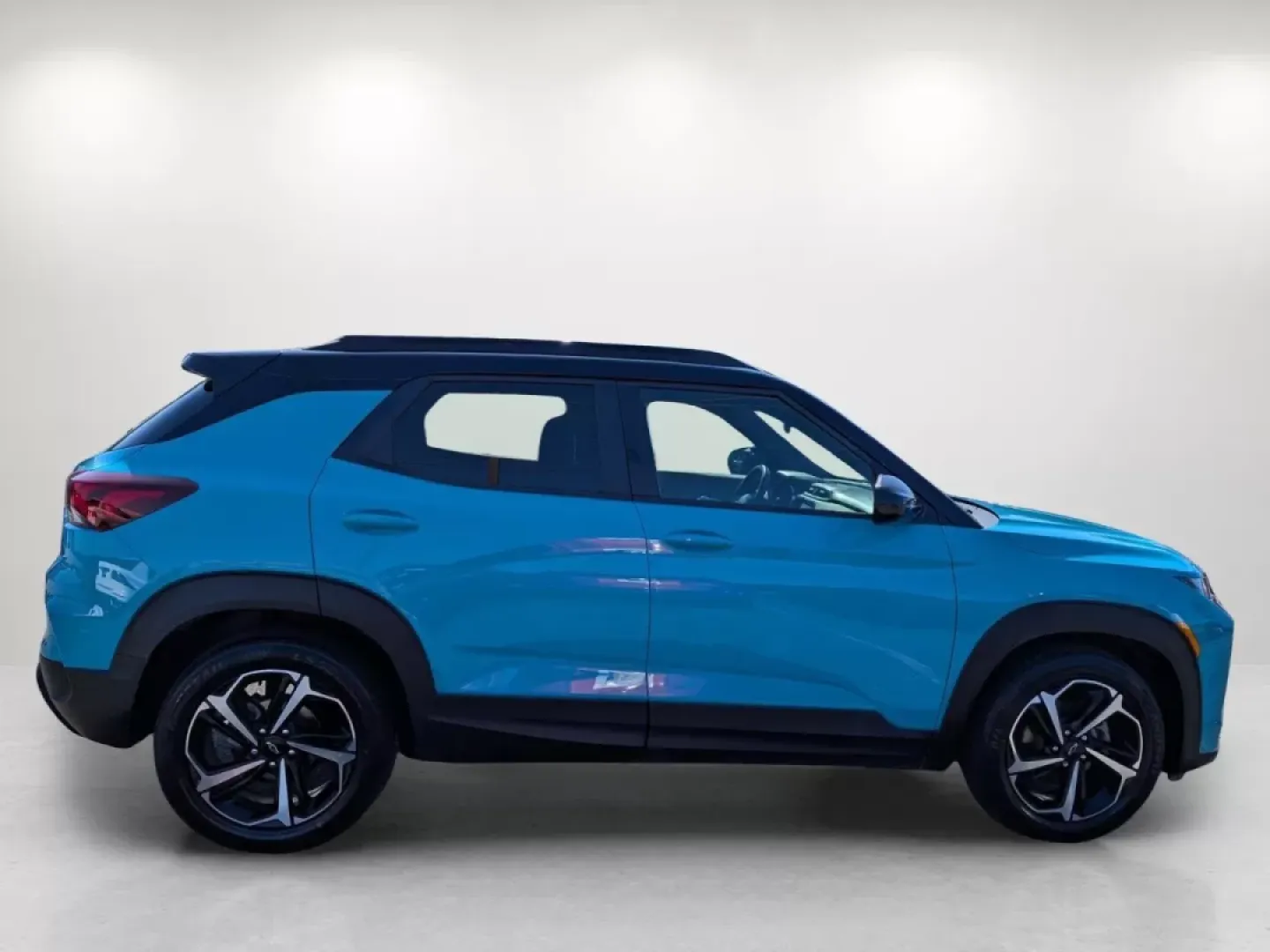 2021 /Jet Black with Red accents Chevrolet Trailblazer RS (KL79MTSL5MB) with an Other engine, located at 3959 U.S. 80 W, Phenix City, AL, 36870, (334) 297-4885, 32.469296, -85.135185 - **Explore Your Next Adventure with the 2021 Chevrolet Trailblazer RS at Gils Auto Phenix City!**<br /> <br /> Are you ready to elevate your family's road trips or daily commute? The 2021 Chevrolet Trailblazer RS is the perfect blend of versatility, style, and technology, making it an ideal companio - Photo#3