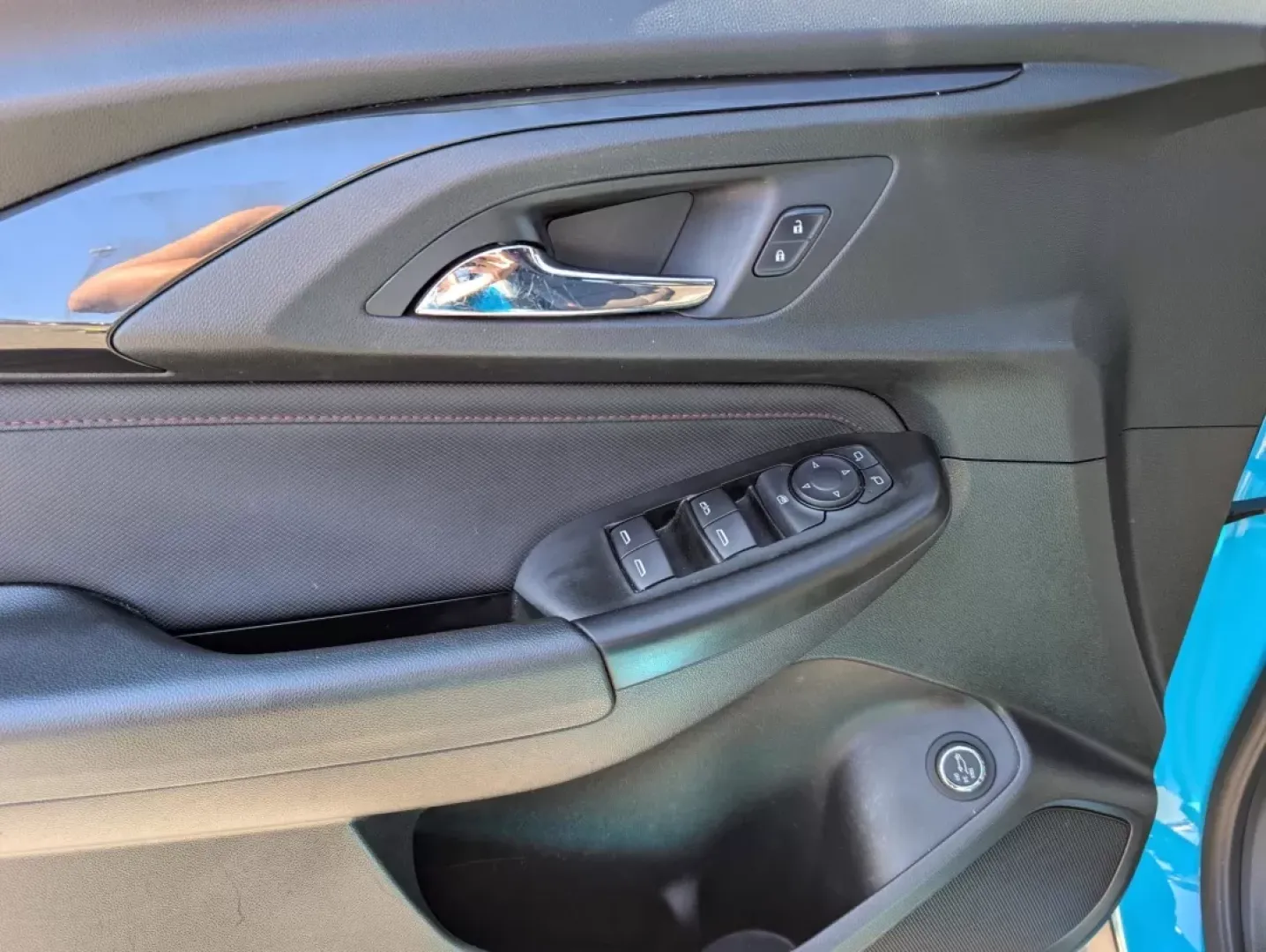 2021 /Jet Black with Red accents Chevrolet Trailblazer RS (KL79MTSL5MB) with an Other engine, located at 3959 U.S. 80 W, Phenix City, AL, 36870, (334) 297-4885, 32.469296, -85.135185 - **Explore Your Next Adventure with the 2021 Chevrolet Trailblazer RS at Gils Auto Phenix City!**<br /> <br /> Are you ready to elevate your family's road trips or daily commute? The 2021 Chevrolet Trailblazer RS is the perfect blend of versatility, style, and technology, making it an ideal companio - Photo#8