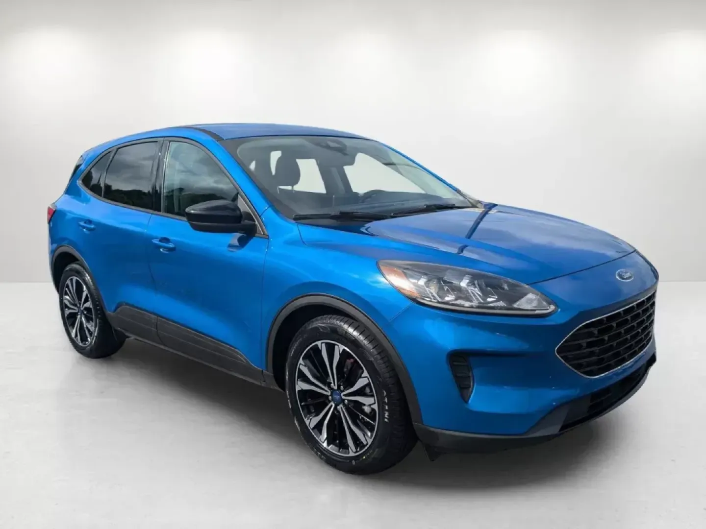 2021 Ford Escape SE (1FMCU0G67MU) with an Intercooled Turbo Regular Unleaded I-3 1.5 L/91 engine, 8-Speed Automatic w/OD transmission, located at 3959 U.S. 80 W, Phenix City, AL, 36870, (334) 297-4885, 32.469296, -85.135185 - 2021 Ford Escape SE - Photo#3