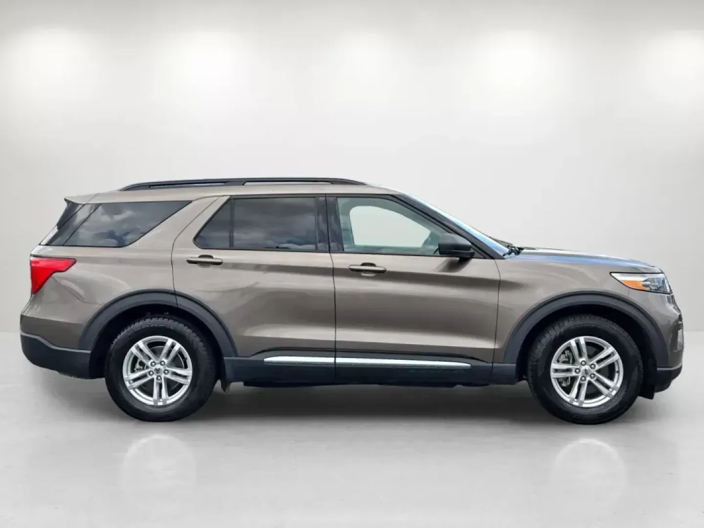 2021 Ford Explorer XLT (1FMSK7DH2MG) with an Other engine, located at 7000 Northlake Connector, Columbus, GA, 31904, (706) 987-8085, 32.524975, -84.978134 - ### Discover Your Next Adventure: 2021 Ford Explorer XLT at Gils Auto - Columbus #2<br /> <br /> Are you ready to elevate your family outings, weekend getaways, or daily commutes? The 2021 Ford Explorer XLT is the perfect SUV for those seeking a blend of comfort, performance, and versatility. With i - Photo#3