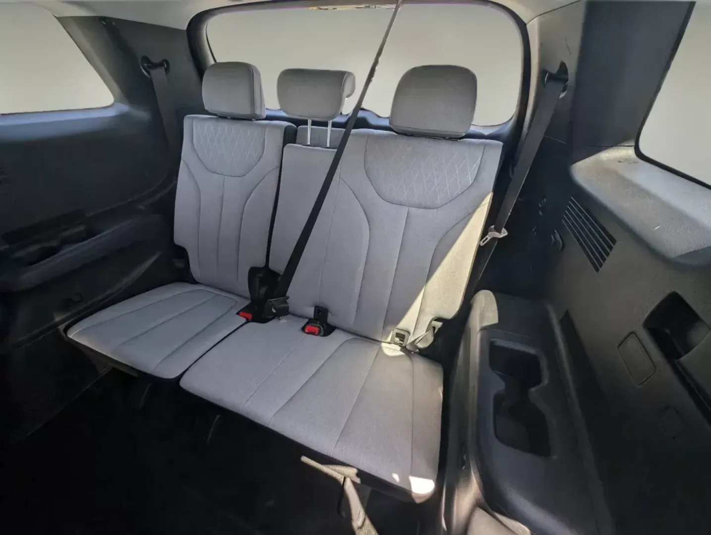 2021 /Gray Hyundai Palisade SE (KM8R1DHE1MU) with an Other engine, located at 5115 14th Ave., Columbus, GA, 31904, (706) 323-0345, 32.511494, -84.971046 - **Drive Your Next Adventure in Style with the 2021 Hyundai Palisade SE!**<br /> <br /> Are you ready to elevate your family road trips or weekend getaways? The 2021 Hyundai Palisade SE is the SUV that combines style, comfort, and practicality, making it the perfect choice for growing families and ad - Photo#11