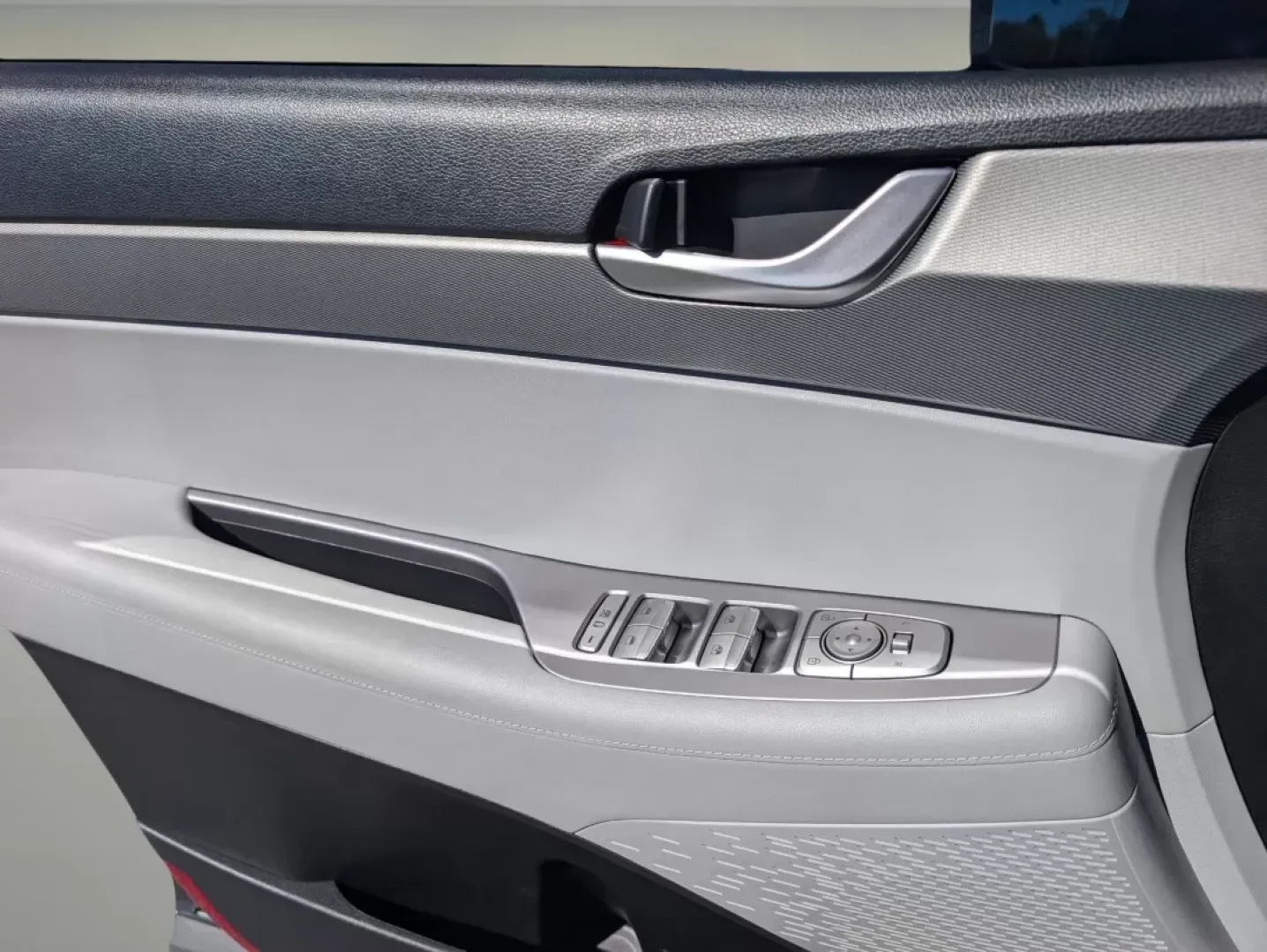 2021 /Gray Hyundai Palisade SEL (KM8R34HE5MU) with an Other engine, located at 1430 Gateway Drive, Opelika, AL, 36801, (334) 239-0944, 32.637871, -85.409790 - **Discover the 2021 Hyundai Palisade SEL: Your Ideal Family SUV for Every Adventure!**<br /> <br /> Are you in the market for a versatile and spacious SUV that caters to both everyday errands and weekend getaways? Look no further! The 2021 Hyundai Palisade SEL is the perfect blend of comfort, techno - Photo#8