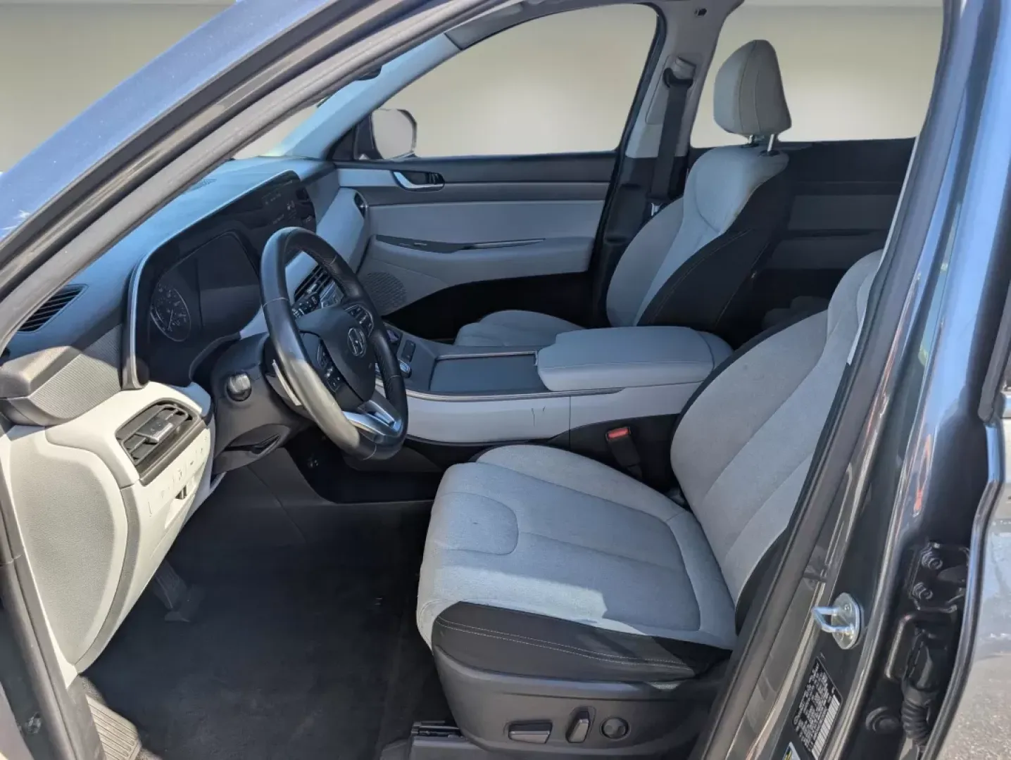 2021 /Gray Hyundai Palisade SEL (KM8R34HE5MU) with an Other engine, located at 1430 Gateway Drive, Opelika, AL, 36801, (334) 239-0944, 32.637871, -85.409790 - **Discover the 2021 Hyundai Palisade SEL: Your Ideal Family SUV for Every Adventure!**<br /> <br /> Are you in the market for a versatile and spacious SUV that caters to both everyday errands and weekend getaways? Look no further! The 2021 Hyundai Palisade SEL is the perfect blend of comfort, techno - Photo#9