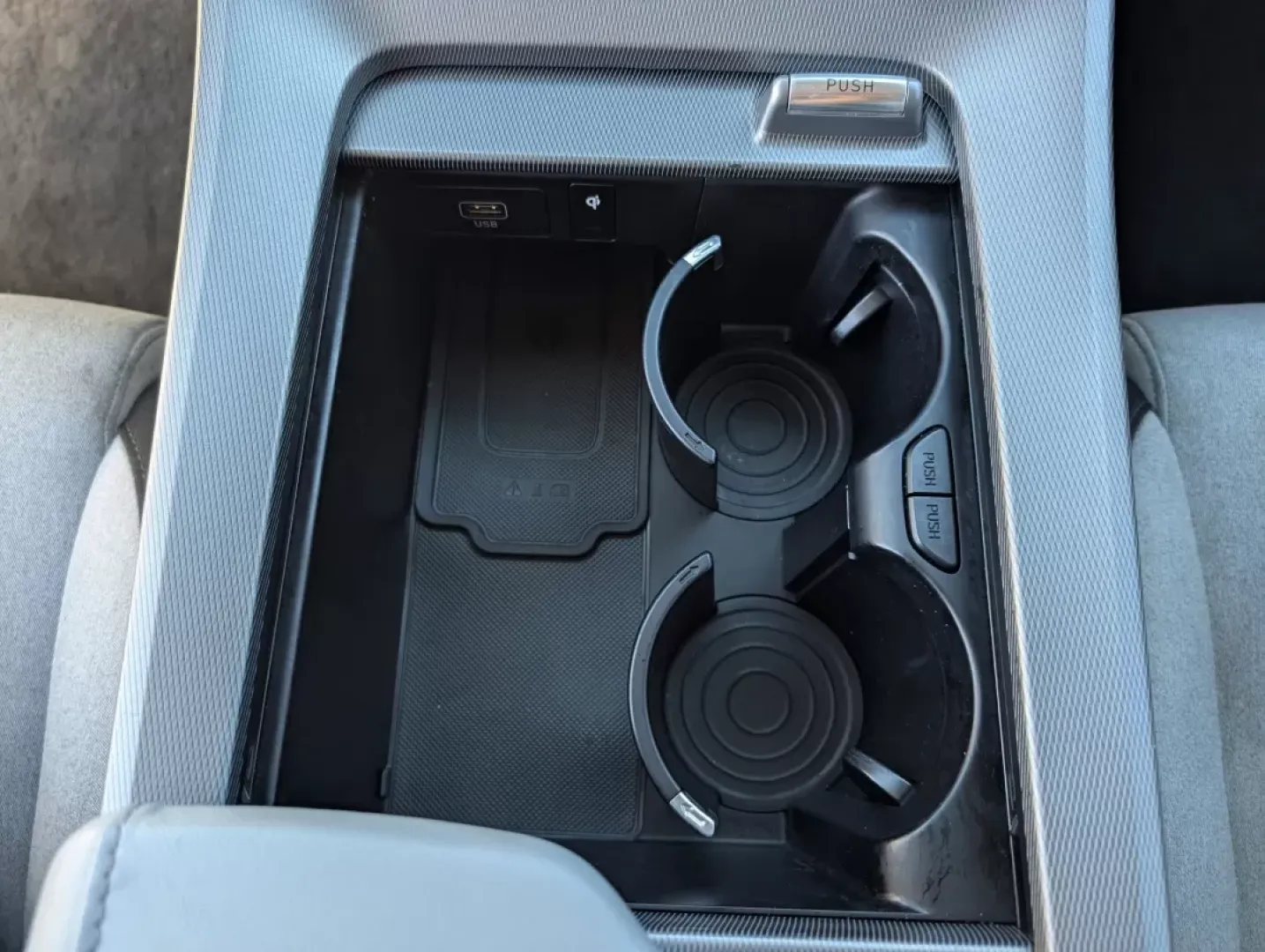 2021 /Gray Hyundai Palisade SEL (KM8R34HE5MU) with an Other engine, located at 1430 Gateway Drive, Opelika, AL, 36801, (334) 239-0944, 32.637871, -85.409790 - **Discover the 2021 Hyundai Palisade SEL: Your Ideal Family SUV for Every Adventure!**<br /> <br /> Are you in the market for a versatile and spacious SUV that caters to both everyday errands and weekend getaways? Look no further! The 2021 Hyundai Palisade SEL is the perfect blend of comfort, techno - Photo#14