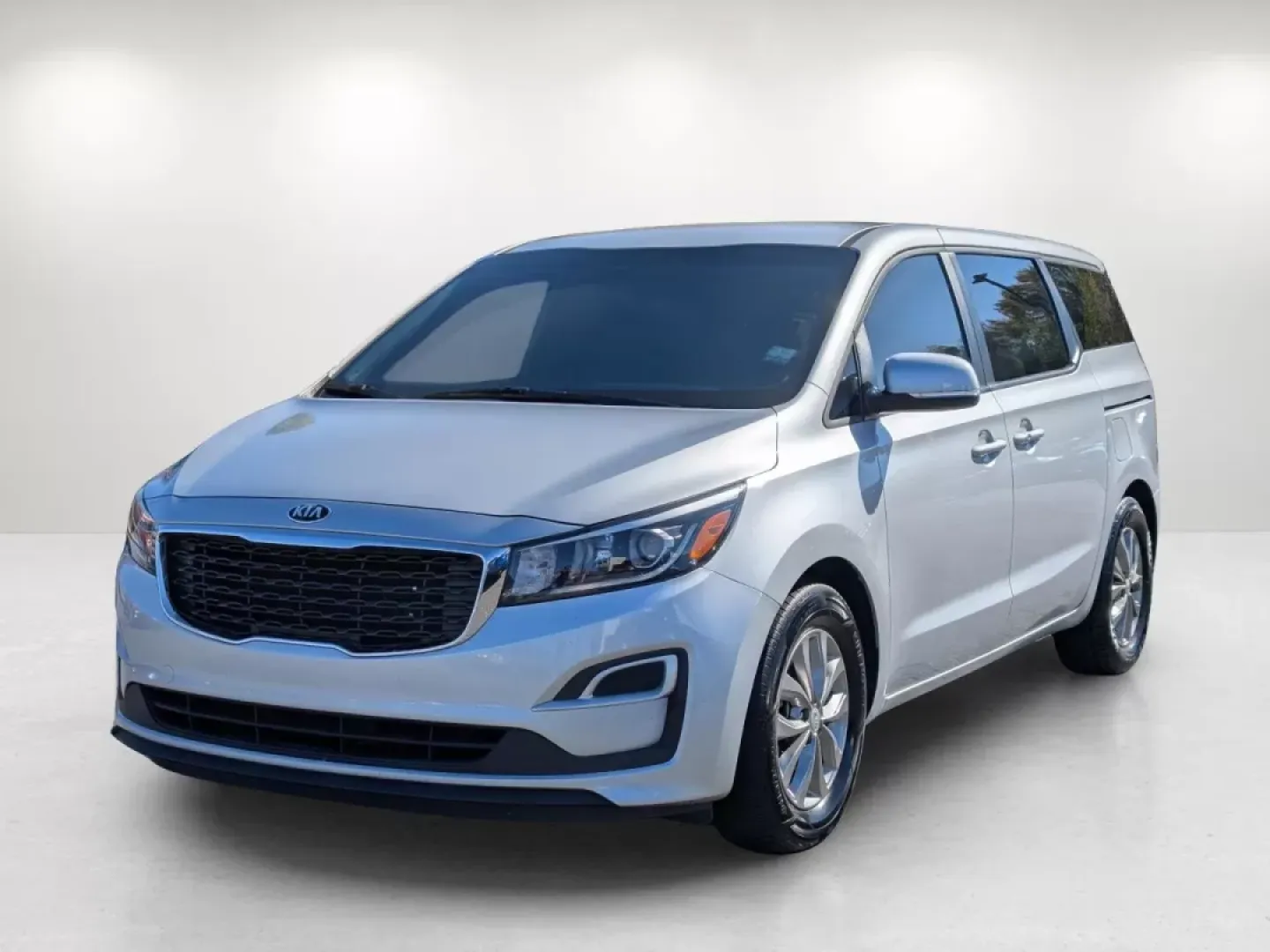 2021 /Gray Kia Sedona LX (KNDMB5C10M6) with an Other engine, located at 3959 U.S. 80 W, Phenix City, AL, 36870, (334) 297-4885, 32.469296, -85.135185 - ### Experience Family Adventures with the 2021 Kia Sedona at Gils Auto!<br /> <br /> Looking for the perfect vehicle to accommodate your growing family or make your daily commutes a breeze? Look no further than the 2021 Kia Sedona, available now at Gils Auto in Phenix City, AL! Located conveniently - Photo#1