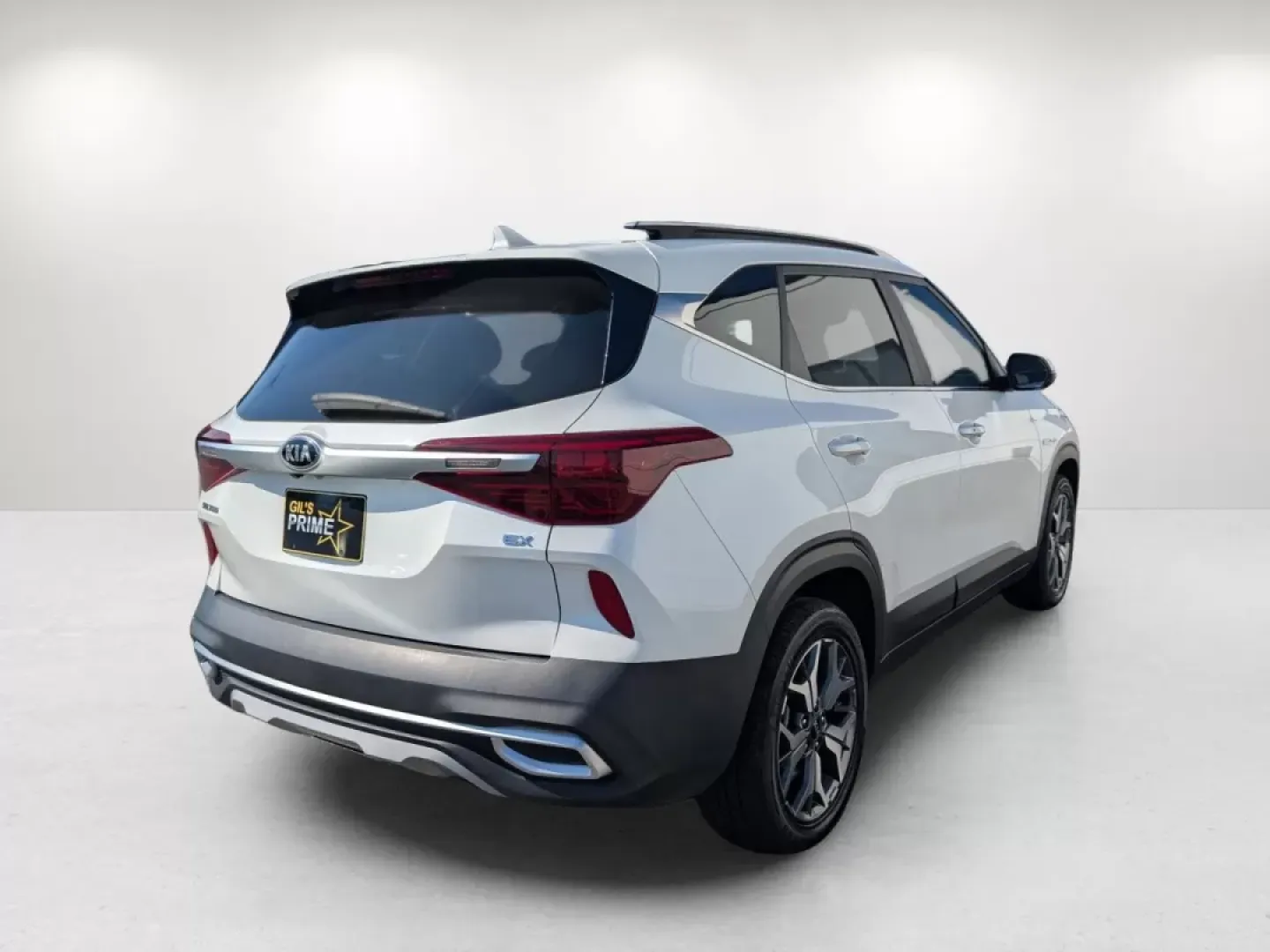 2021 /Black Kia Seltos EX (KNDERCAAXM7) with an Other engine, located at 1430 Gateway Drive, Opelika, AL, 36801, (334) 239-0944, 32.637871, -85.409790 - **Adventure Awaits with the 2021 Kia Seltos EX! Your Family-Friendly SUV Awaits!**<br /> <br /> Are you ready to elevate your driving experience? Whether you're navigating the bustling streets of Phenix City or embarking on weekend getaways, the 2021 Kia Seltos EX is the ideal SUV for those who crav - Photo#4