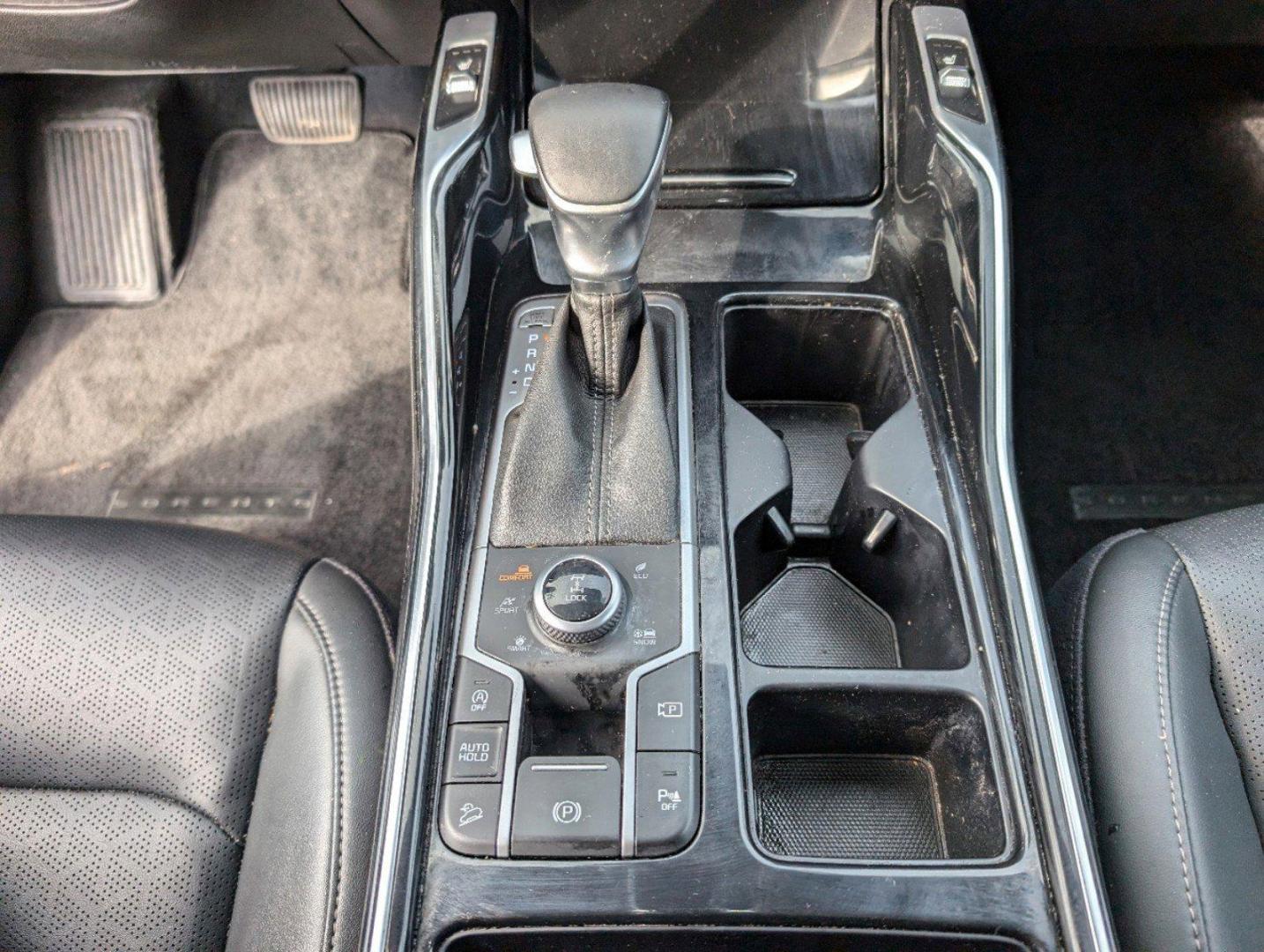 2021 /Black Kia Sorento SX (5XYRKDLFXMG) with an Intercooled Turbo Regular Unleaded I-4 2.5 L/152 engine, 8-Speed Auto-Shift Manual w/OD transmission, located at 521 Old Farm Lane Rd, Prattville, AL, 36066, (334) 325-1505, 32.482460, -86.416367 - 2021 Kia Sorento SX - Photo#16
