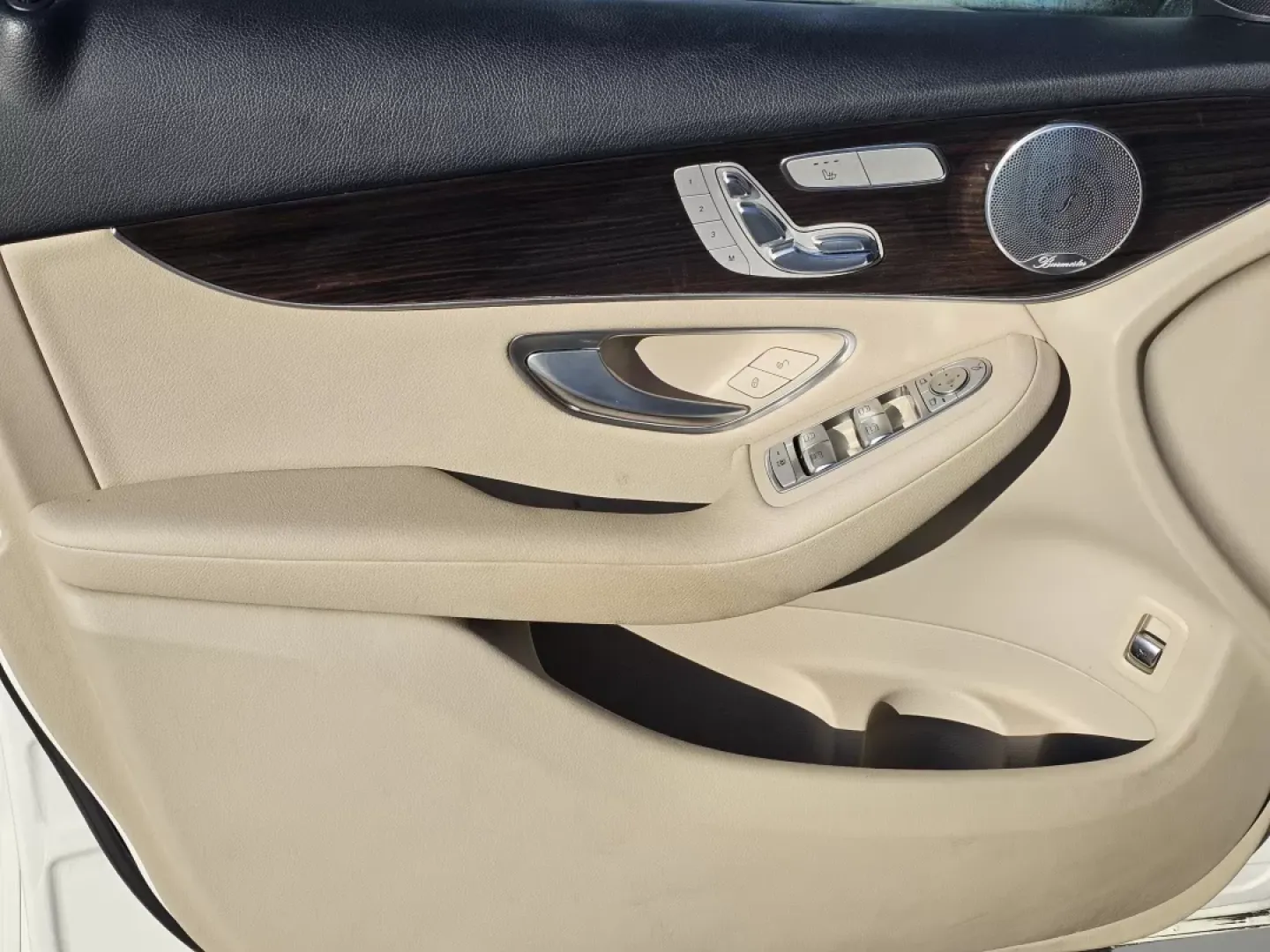 2021 Mercedes-Benz GLC GLC 300 (W1N0G8DB9MV) with an Other engine, located at 5115 14th Ave., Columbus, GA, 31904, (706) 323-0345, 32.511494, -84.971046 - ### Adventure Awaits with the 2021 Mercedes-Benz GLC 300 at Gils Auto!<br /> <br /> Are you ready to elevate your driving experience? Whether you're navigating the bustling streets of Phenix City, AL, commuting to work, or taking weekend road trips with family and friends, the 2021 Mercedes-Benz GLC - Photo#7