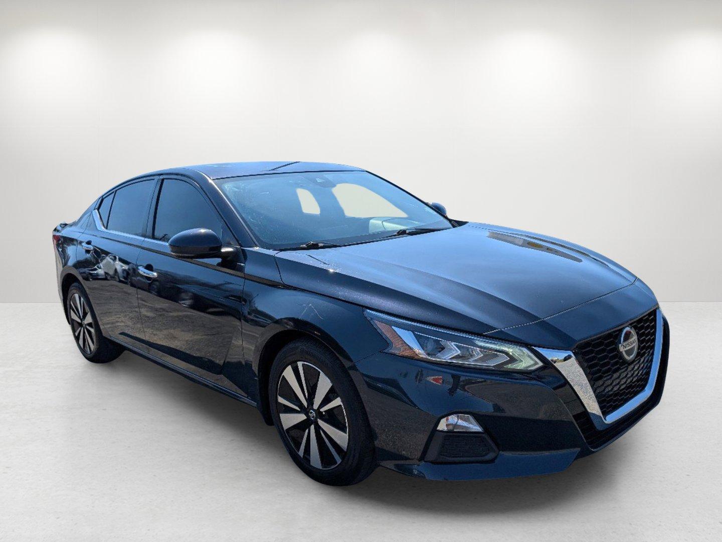 2021 /Charcoal Nissan Altima 2.5 SV (1N4BL4DVXMN) with an Regular Unleaded I-4 2.5 L/152 engine, 1-Speed CVT w/OD transmission, located at 7000 Northlake Connector, Columbus, GA, 31904, (706) 987-8085, 32.524975, -84.978134 - 2021 Nissan Altima 2.5 SV - Photo#2
