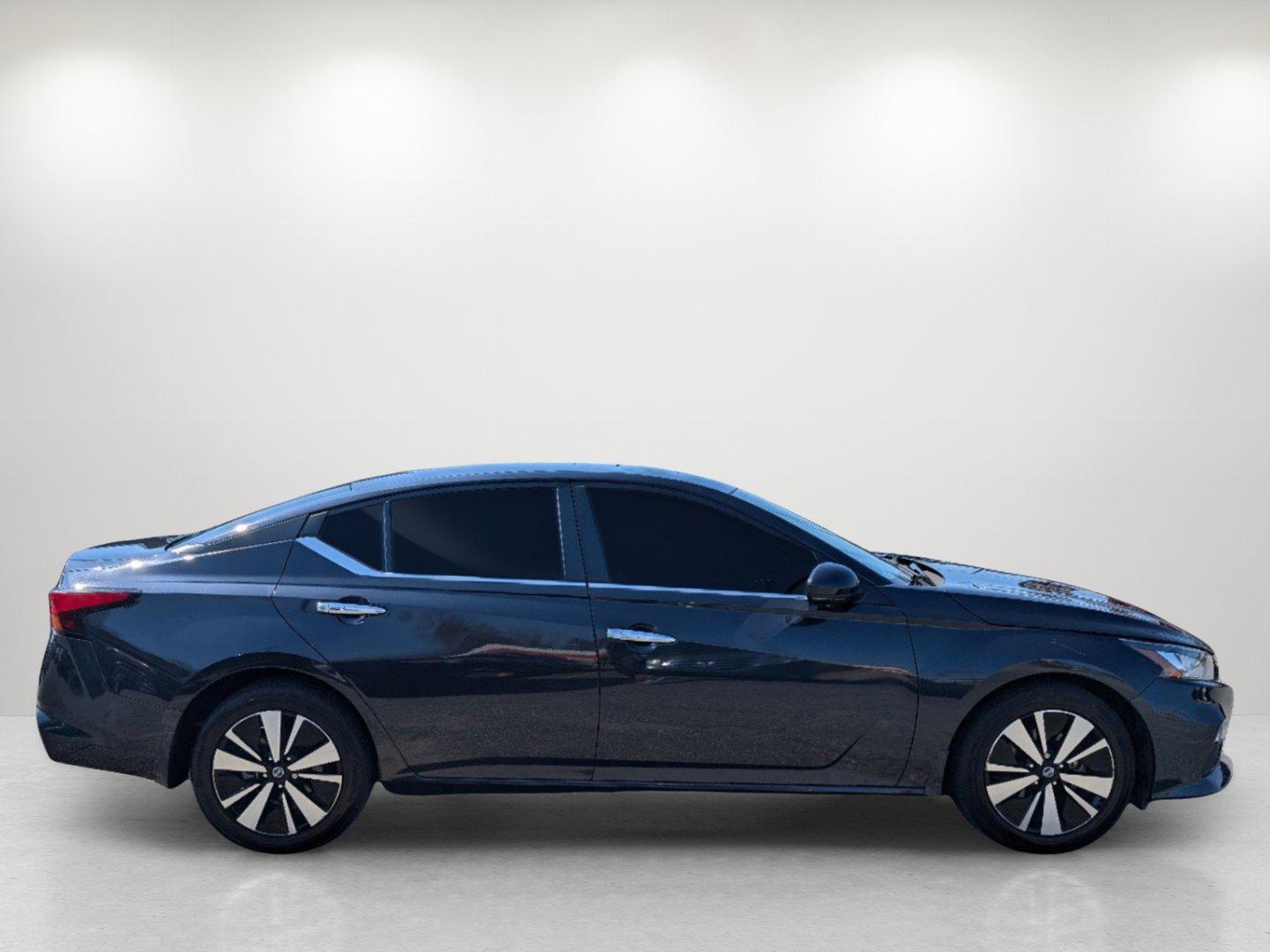2021 /Charcoal Nissan Altima 2.5 SV (1N4BL4DVXMN) with an Regular Unleaded I-4 2.5 L/152 engine, 1-Speed CVT w/OD transmission, located at 7000 Northlake Connector, Columbus, GA, 31904, (706) 987-8085, 32.524975, -84.978134 - 2021 Nissan Altima 2.5 SV - Photo#3