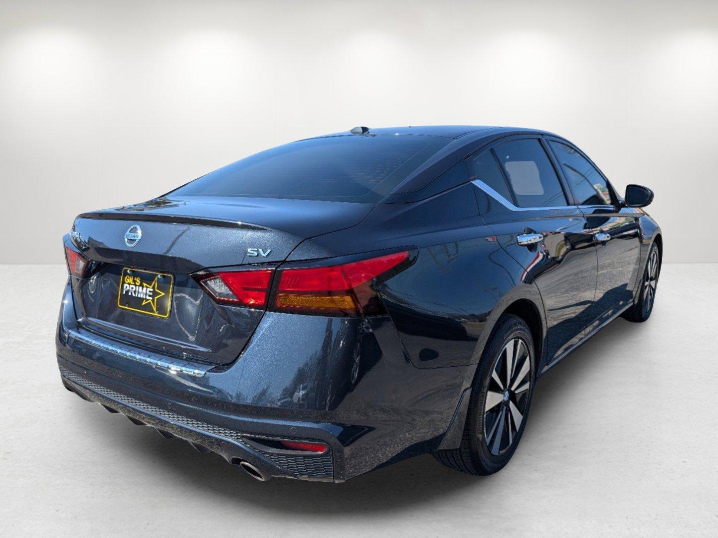 2021 /Charcoal Nissan Altima 2.5 SV (1N4BL4DVXMN) with an Regular Unleaded I-4 2.5 L/152 engine, 1-Speed CVT w/OD transmission, located at 7000 Northlake Connector, Columbus, GA, 31904, (706) 987-8085, 32.524975, -84.978134 - 2021 Nissan Altima 2.5 SV - Photo#4