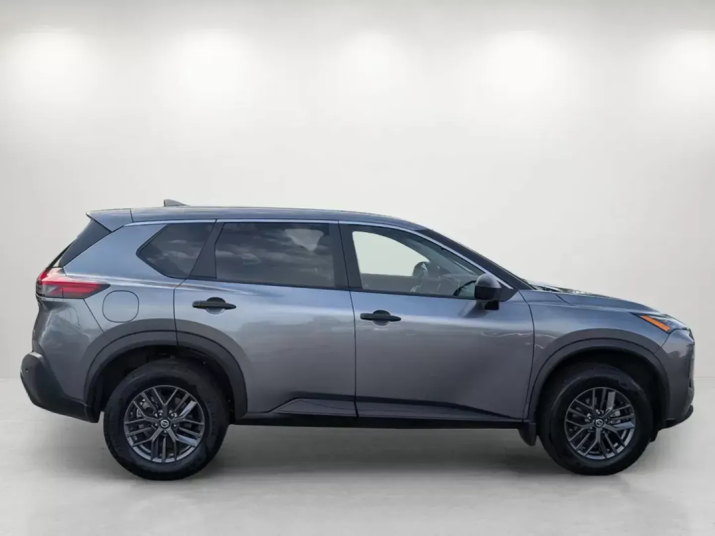 2021 /Charcoal Nissan Rogue S (5N1AT3AAXMC) with an Regular Unleaded I-4 2.5 L/152 engine, 1-Speed CVT w/OD transmission, located at 7000 Northlake Connector, Columbus, GA, 31904, (706) 987-8085, 32.524975, -84.978134 - 2021 Nissan Rogue S - Photo#3
