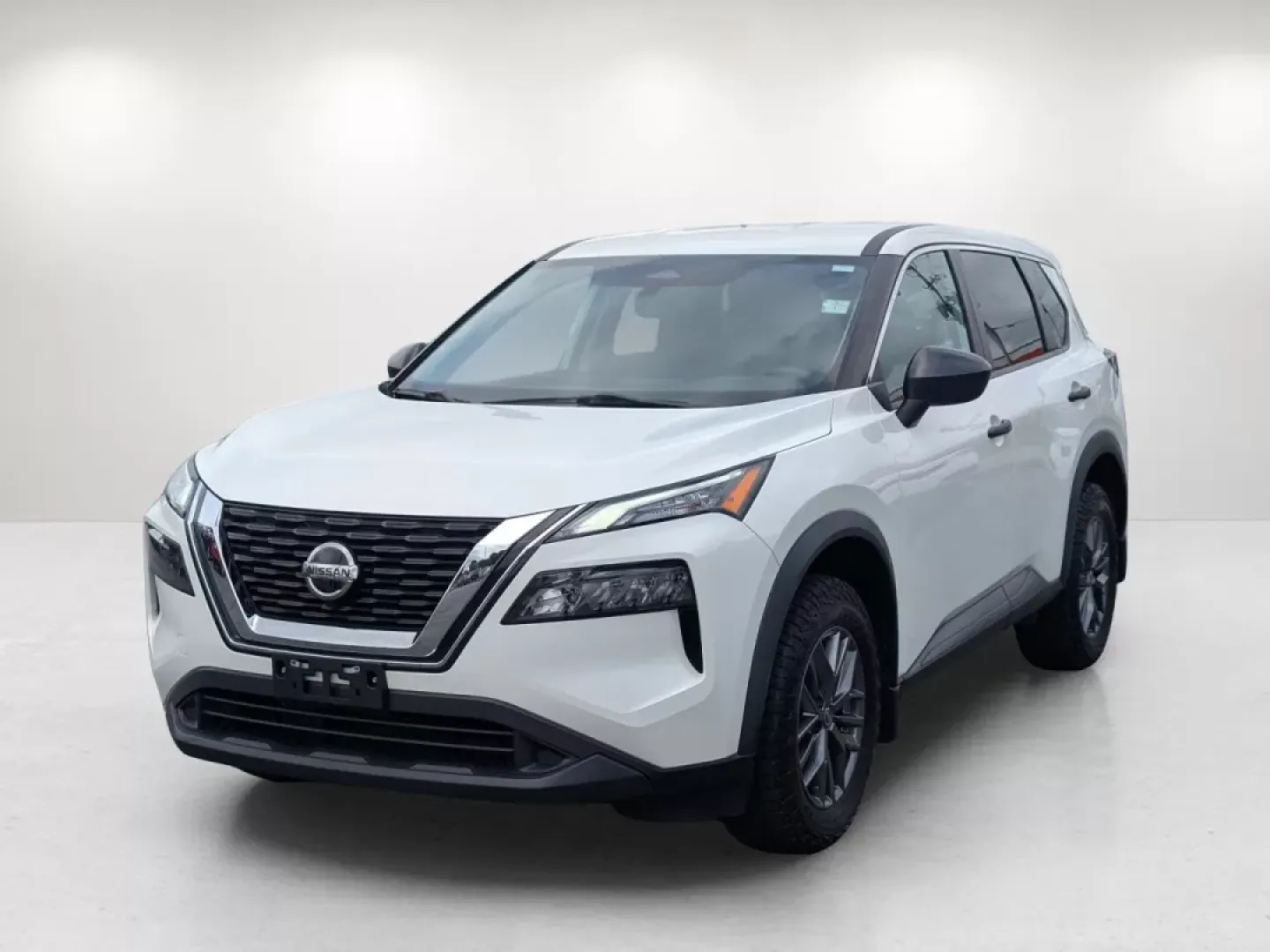 2021 /Charcoal Nissan Rogue S (5N1AT3AB5MC) with an Other engine, located at 1430 Gateway Drive, Opelika, AL, 36801, (334) 239-0944, 32.637871, -85.409790 - Experience the freedom of adventure with the 2021 Nissan Rogue S, available now at Gils Auto in Phenix City, AL. This versatile all-wheel-drive SUV is perfect for families on the go or anyone looking to explore the beautiful surroundings of Phenix City. Whether you're making memories on weekend geta - Photo#1