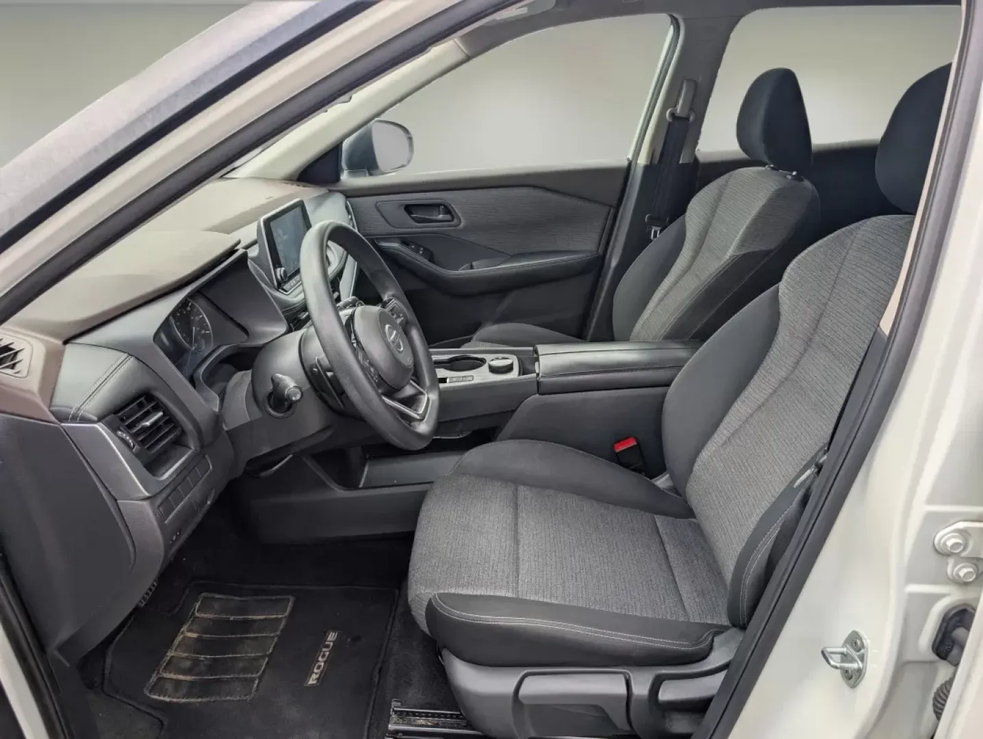 2021 /Charcoal Nissan Rogue S (5N1AT3AB5MC) with an Other engine, located at 1430 Gateway Drive, Opelika, AL, 36801, (334) 239-0944, 32.637871, -85.409790 - Experience the freedom of adventure with the 2021 Nissan Rogue S, available now at Gils Auto in Phenix City, AL. This versatile all-wheel-drive SUV is perfect for families on the go or anyone looking to explore the beautiful surroundings of Phenix City. Whether you're making memories on weekend geta - Photo#10