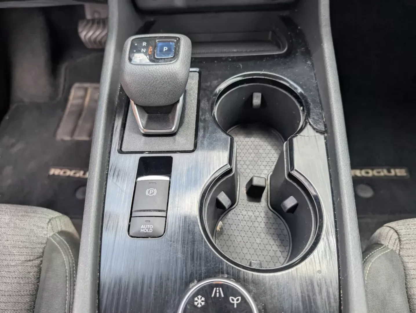 2021 /Charcoal Nissan Rogue S (5N1AT3AB5MC) with an Other engine, located at 1430 Gateway Drive, Opelika, AL, 36801, (334) 239-0944, 32.637871, -85.409790 - Experience the freedom of adventure with the 2021 Nissan Rogue S, available now at Gils Auto in Phenix City, AL. This versatile all-wheel-drive SUV is perfect for families on the go or anyone looking to explore the beautiful surroundings of Phenix City. Whether you're making memories on weekend geta - Photo#14