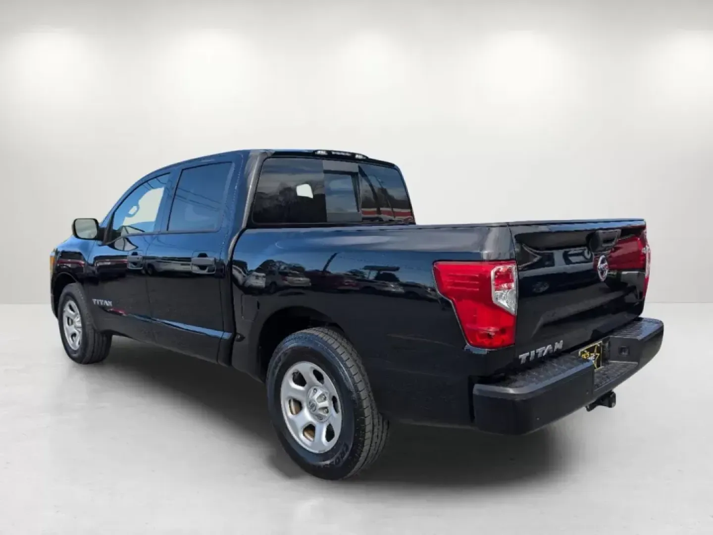2021 /Black Nissan Titan S (1N6AA1EE4MN) with an Premium Unleaded V-8 5.6 L/339 engine, 9-Speed Automatic w/OD transmission, located at 3959 U.S. 80 W, Phenix City, AL, 36870, (334) 297-4885, 32.469296, -85.135185 - 2021 Nissan Titan S - Photo#7