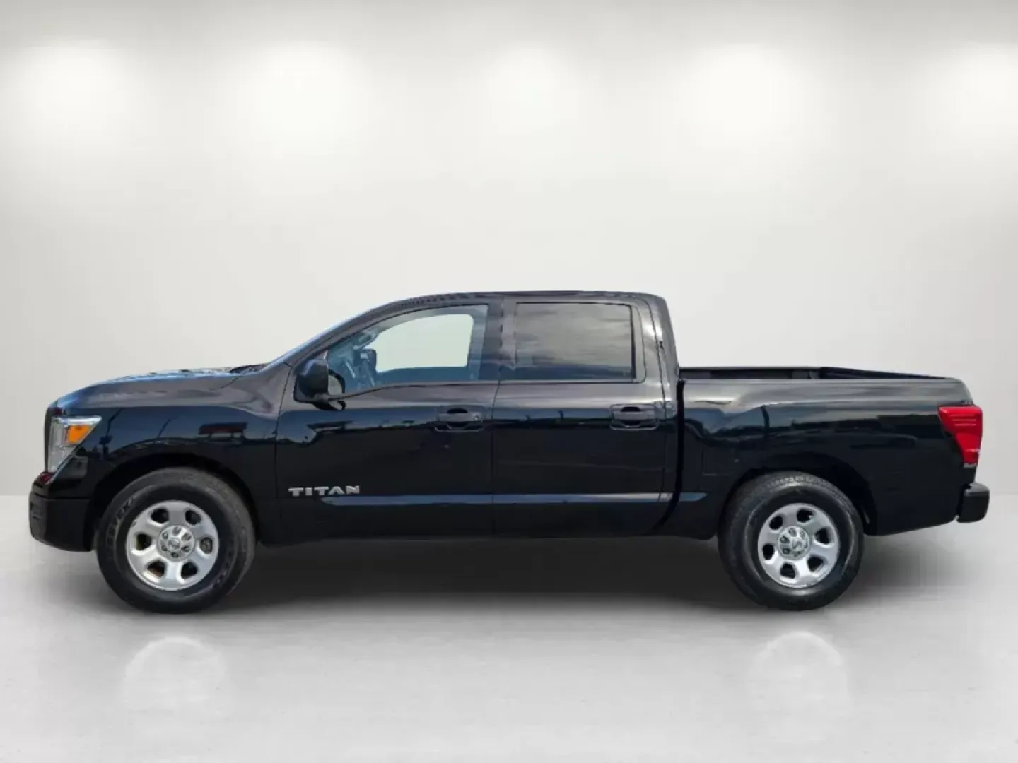 2021 /Black Nissan Titan S (1N6AA1EE4MN) with an Premium Unleaded V-8 5.6 L/339 engine, 9-Speed Automatic w/OD transmission, located at 3959 U.S. 80 W, Phenix City, AL, 36870, (334) 297-4885, 32.469296, -85.135185 - 2021 Nissan Titan S - Photo#8