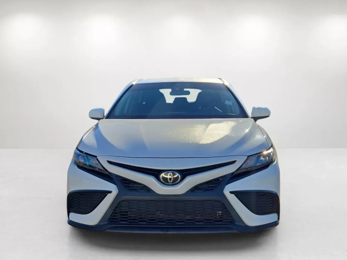 2021 Toyota Camry SE (4T1G11AK7MU) with an Other engine, located at 7000 Northlake Connector, Columbus, GA, 31904, (706) 987-8085, 32.524975, -84.978134 - Are you dreaming of a vehicle that combines style, reliability, and outstanding performance for weekend adventures or daily commutes? Look no further than this stunning 2021 Toyota Camry, available now at Gils Auto in Phenix City, AL. With a sleek white exterior, this four-door sedan perfectly balan - Photo#1