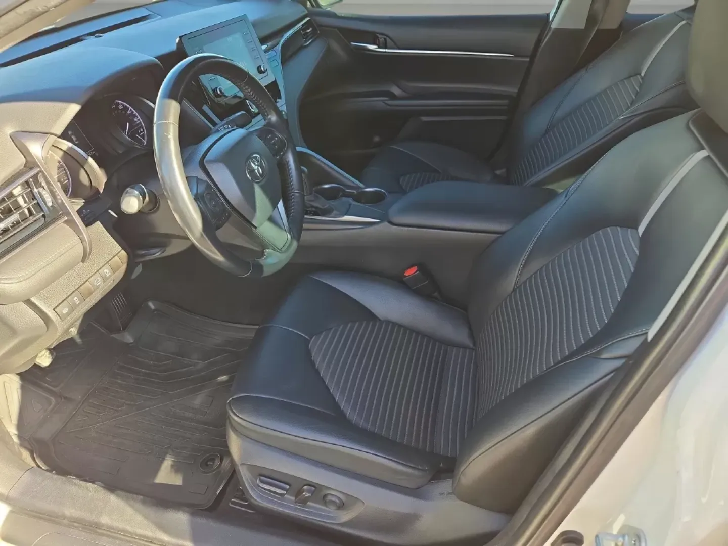 2021 Toyota Camry SE (4T1G11AK7MU) with an Other engine, located at 7000 Northlake Connector, Columbus, GA, 31904, (706) 987-8085, 32.524975, -84.978134 - Are you dreaming of a vehicle that combines style, reliability, and outstanding performance for weekend adventures or daily commutes? Look no further than this stunning 2021 Toyota Camry, available now at Gils Auto in Phenix City, AL. With a sleek white exterior, this four-door sedan perfectly balan - Photo#11