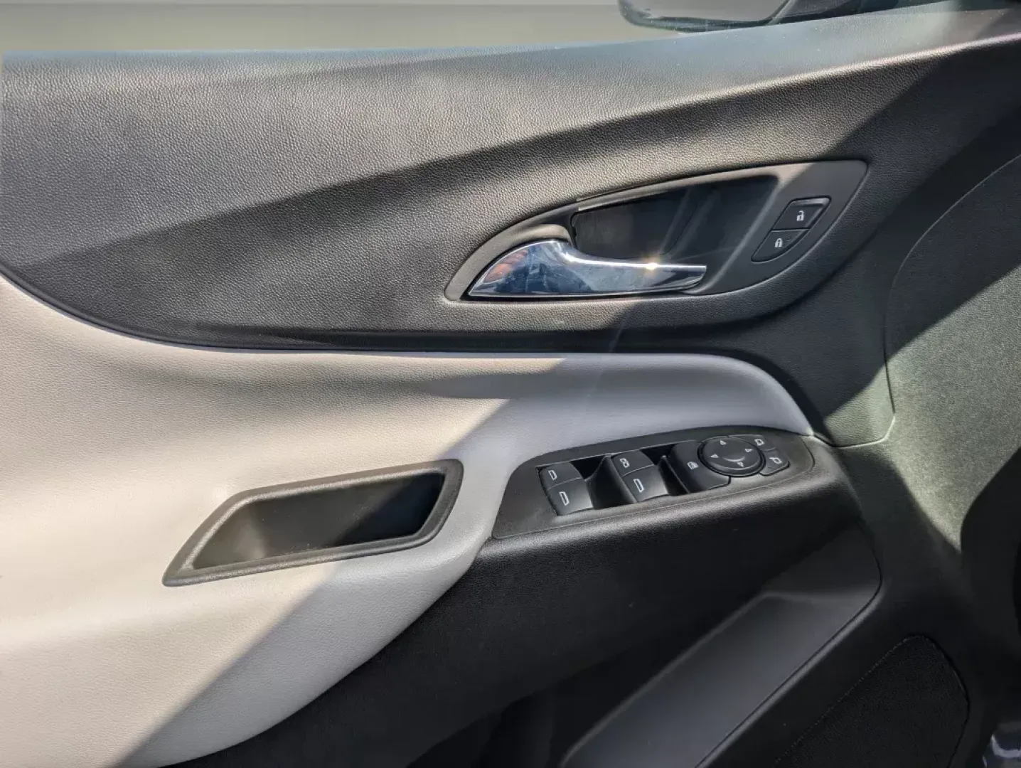 2022 /Medium Ash Gray Chevrolet Equinox LS (3GNAXHEV3NS) with an Turbocharged Gas I4 1.5L/92 engine, 6-Speed Automatic transmission, located at 3959 U.S. 80 W, Phenix City, AL, 36870, (334) 297-4885, 32.469296, -85.135185 - ### Discover Adventure and Comfort with the 2022 Chevrolet Equinox LS at Gils Auto - Phenix City<br /> <br /> Are you searching for the perfect vehicle to elevate your daily commute or weekend adventures? Look no further than the 2022 Chevrolet Equinox LS available at Gils Auto in Phenix City, AL! T - Photo#9