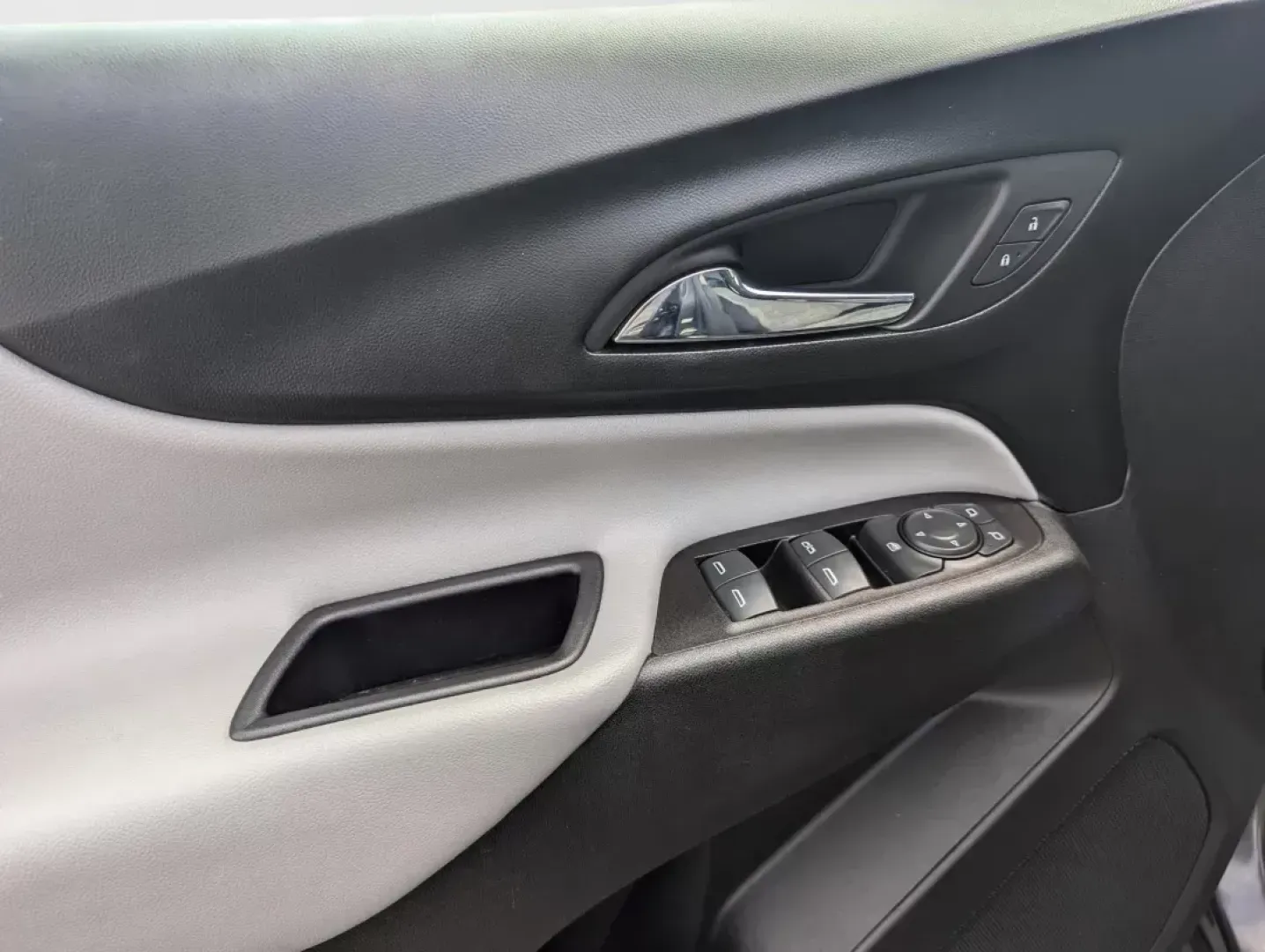 2022 /Medium Ash Gray Chevrolet Equinox LS (2GNAXHEV8N6) with an Turbocharged Gas I4 1.5L/92 engine, 6-Speed Automatic transmission, located at 3959 U.S. 80 W, Phenix City, AL, 36870, (334) 297-4885, 32.469296, -85.135185 - 2022 Chevrolet Equinox LS - Photo#9