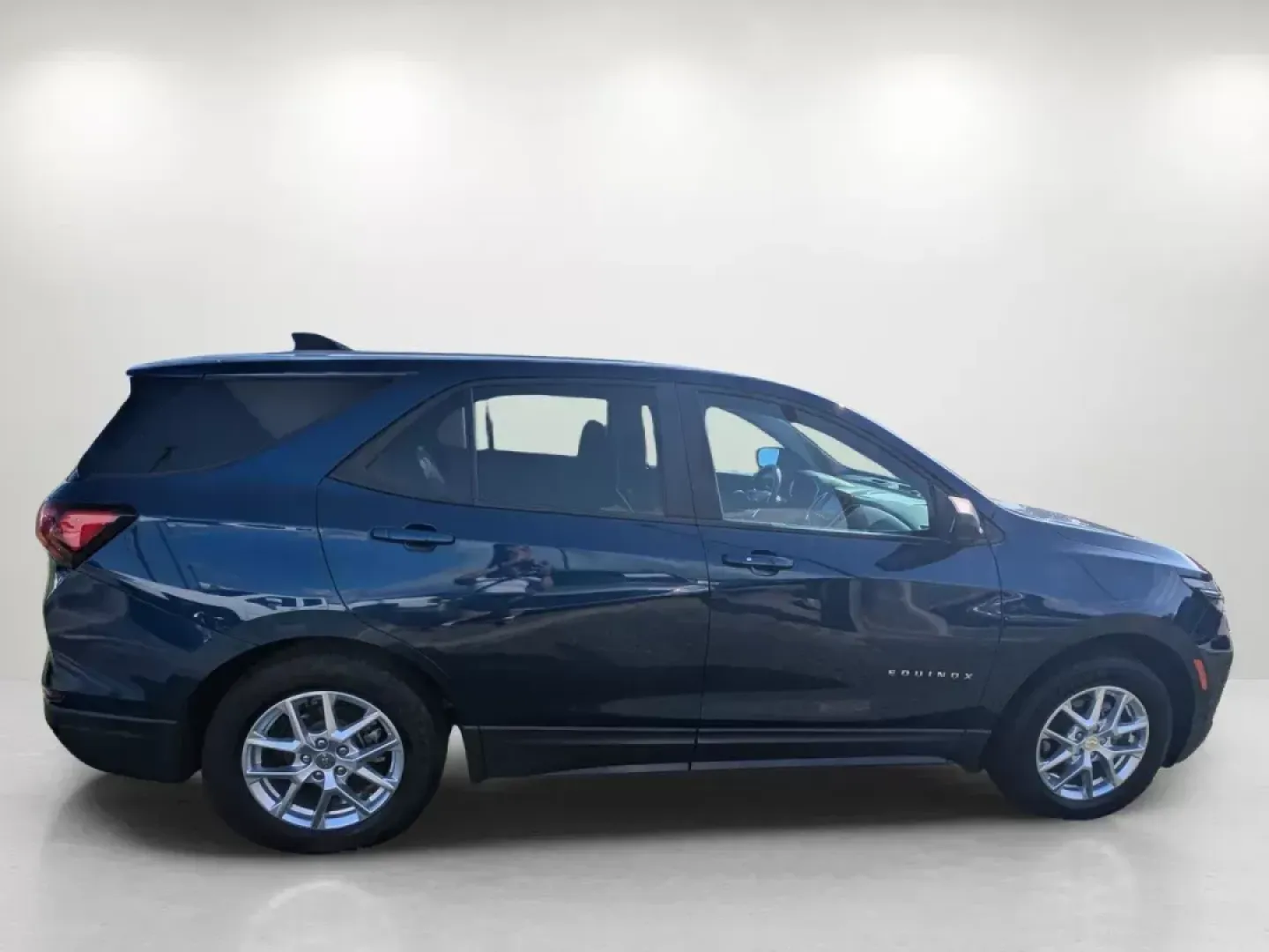 2022 /Medium Ash Gray Chevrolet Equinox LS (3GNAXHEV5NS) with an Turbocharged Gas I4 1.5L/92 engine, 6-Speed Automatic transmission, located at 3959 U.S. 80 W, Phenix City, AL, 36870, (334) 297-4885, 32.469296, -85.135185 - 2022 Chevrolet Equinox LS - Photo#3