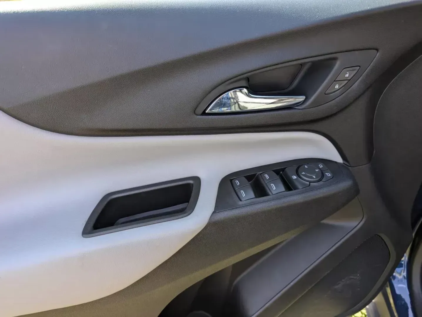 2022 /Medium Ash Gray Chevrolet Equinox LS (3GNAXHEV5NS) with an Turbocharged Gas I4 1.5L/92 engine, 6-Speed Automatic transmission, located at 3959 U.S. 80 W, Phenix City, AL, 36870, (334) 297-4885, 32.469296, -85.135185 - 2022 Chevrolet Equinox LS - Photo#8