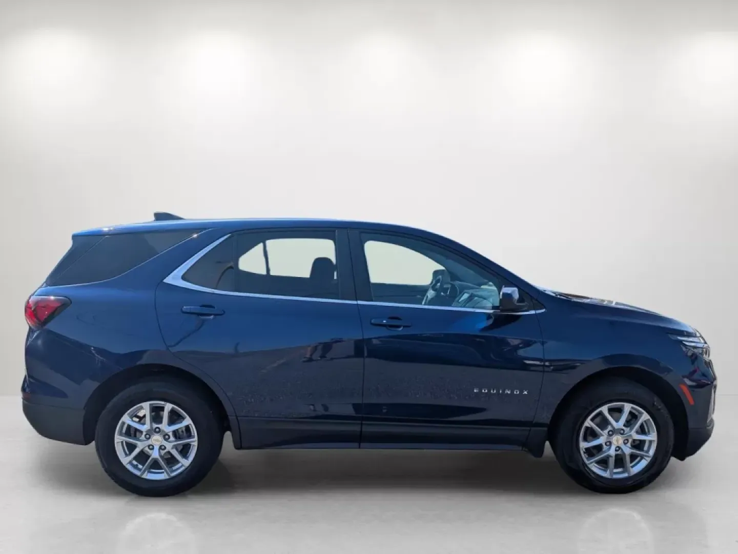 2022 /Jet Black Chevrolet Equinox LT (3GNAXUEV0NL) with an Other engine, located at 1430 Gateway Drive, Opelika, AL, 36801, (334) 239-0944, 32.637871, -85.409790 - **Explore the Open Road with the 2022 Chevrolet Equinox Your Perfect Adventure Companion!**<br /> <br /> Are you searching for the ideal vehicle that can transition seamlessly from weekday commutes to weekend escapades? Look no further than the stunning 2022 Chevrolet Equinox LT available now at Gi - Photo#3