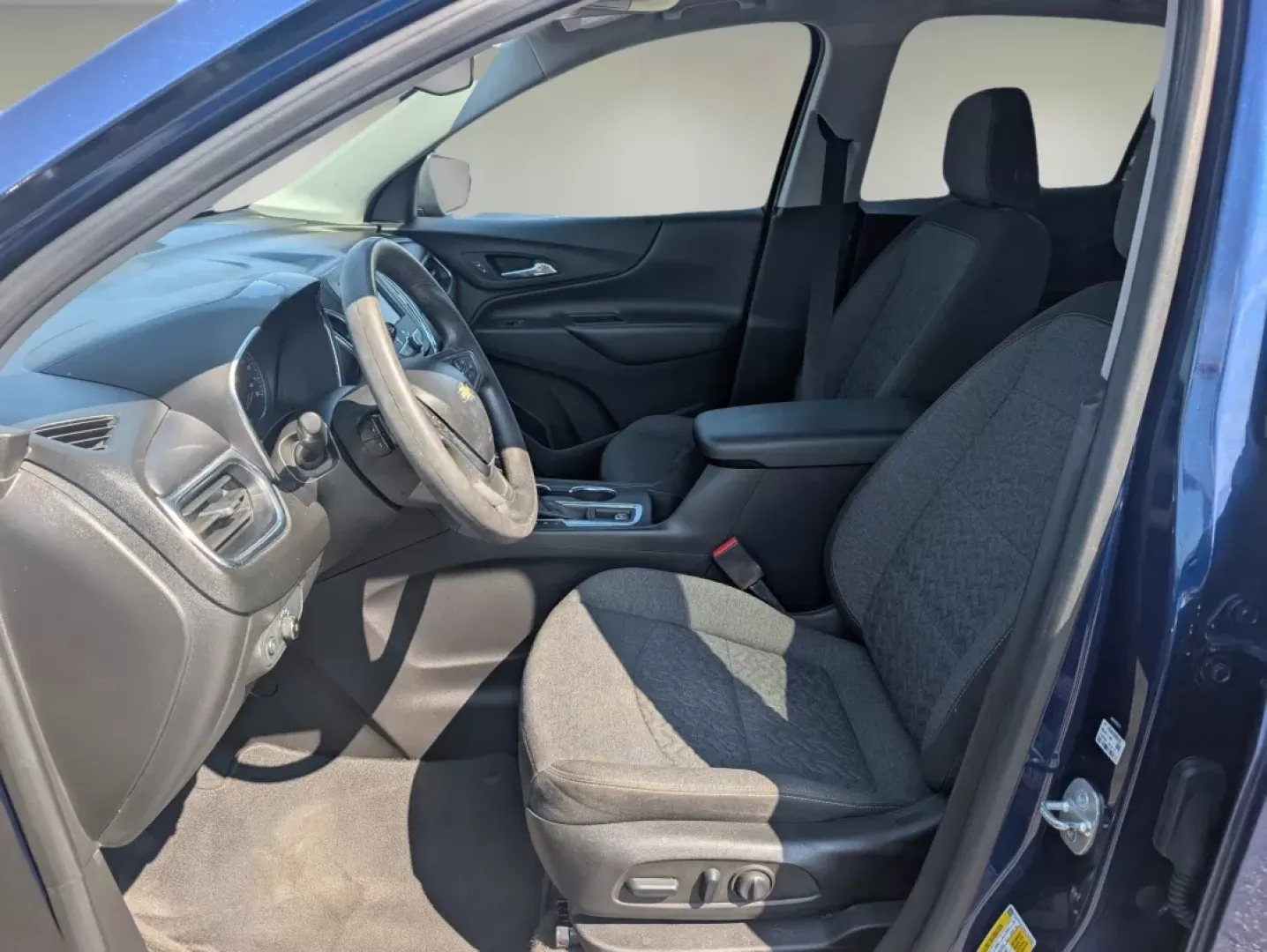 2022 /Jet Black Chevrolet Equinox LT (3GNAXUEV0NL) with an Other engine, located at 1430 Gateway Drive, Opelika, AL, 36801, (334) 239-0944, 32.637871, -85.409790 - **Explore the Open Road with the 2022 Chevrolet Equinox Your Perfect Adventure Companion!**<br /> <br /> Are you searching for the ideal vehicle that can transition seamlessly from weekday commutes to weekend escapades? Look no further than the stunning 2022 Chevrolet Equinox LT available now at Gi - Photo#9