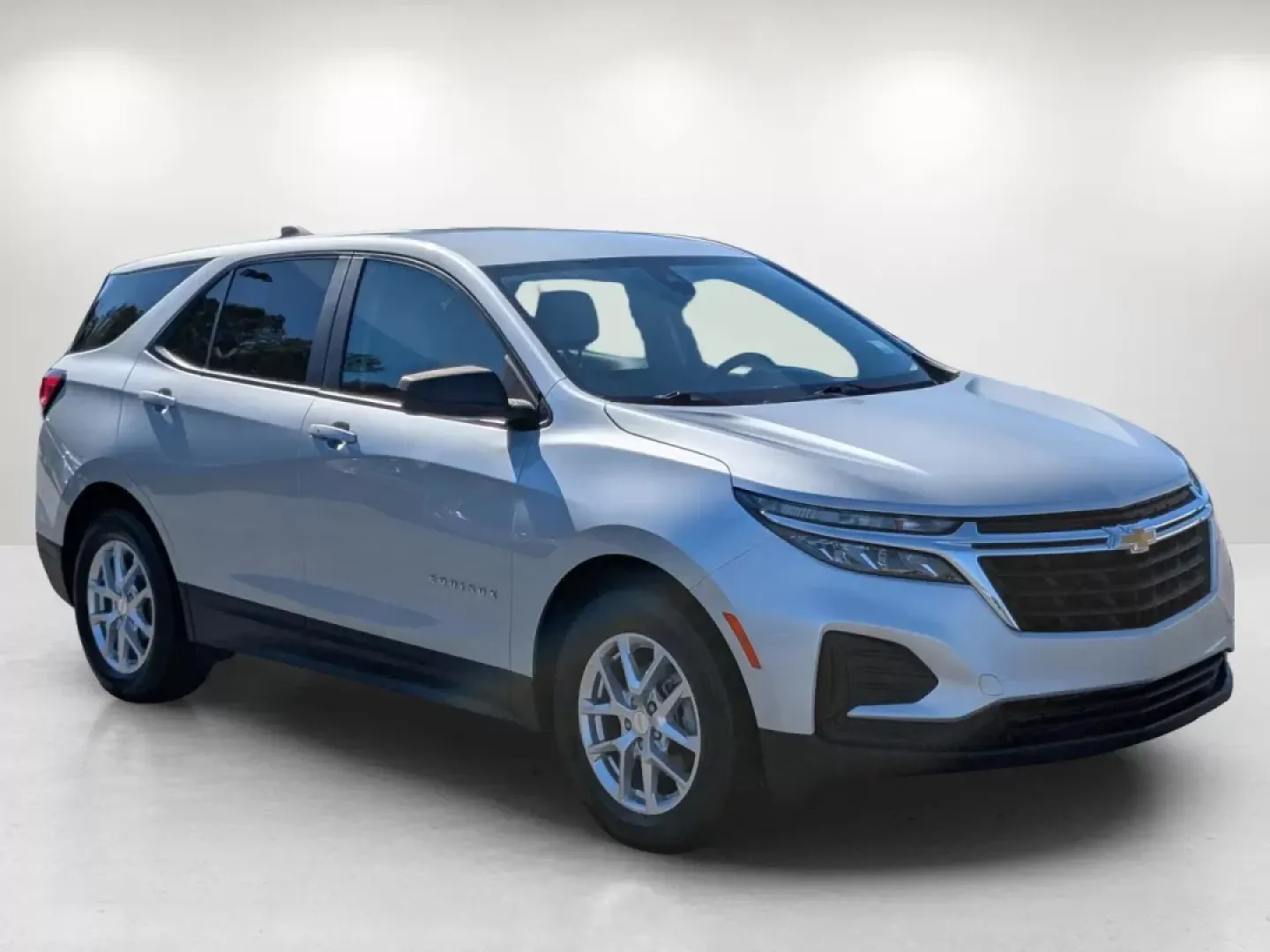 2022 /Medium Ash Gray Chevrolet Equinox LS (3GNAXHEV9NS) with an Other engine, located at 5115 14th Ave., Columbus, GA, 31904, (706) 323-0345, 32.511494, -84.971046 - **Discover Your Perfect Adventure Companion: 2022 Chevrolet Equinox LS at Gils Auto!**<br /> <br /> Are you in search of a reliable SUV that fits seamlessly into your active lifestyle? Look no further than the 2022 Chevrolet Equinox LS, now available at Gils Auto in Phenix City, AL. This versatile s - Photo#3