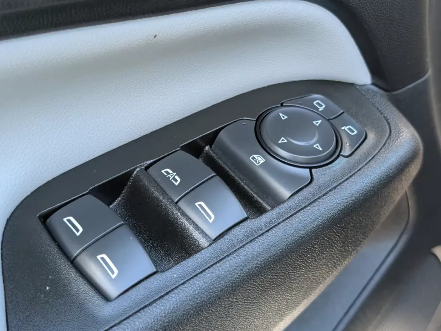 2022 /Medium Ash Gray Chevrolet Equinox LS (3GNAXHEV9NS) with an Other engine, located at 5115 14th Ave., Columbus, GA, 31904, (706) 323-0345, 32.511494, -84.971046 - **Discover Your Perfect Adventure Companion: 2022 Chevrolet Equinox LS at Gils Auto!**<br /> <br /> Are you in search of a reliable SUV that fits seamlessly into your active lifestyle? Look no further than the 2022 Chevrolet Equinox LS, now available at Gils Auto in Phenix City, AL. This versatile s - Photo#11