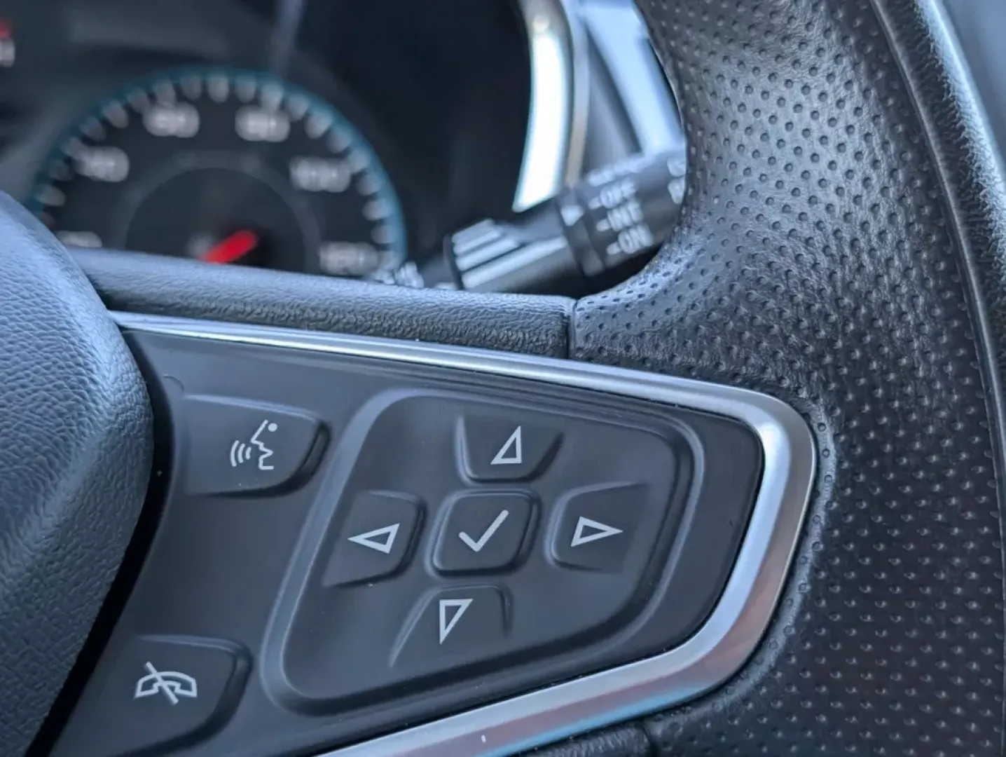 2022 /Medium Ash Gray Chevrolet Equinox LS (3GNAXHEV9NS) with an Other engine, located at 5115 14th Ave., Columbus, GA, 31904, (706) 323-0345, 32.511494, -84.971046 - **Discover Your Perfect Adventure Companion: 2022 Chevrolet Equinox LS at Gils Auto!**<br /> <br /> Are you in search of a reliable SUV that fits seamlessly into your active lifestyle? Look no further than the 2022 Chevrolet Equinox LS, now available at Gils Auto in Phenix City, AL. This versatile s - Photo#23