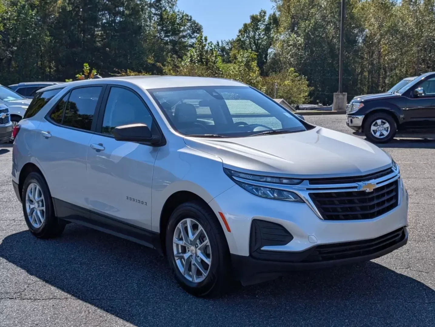 2022 /Medium Ash Gray Chevrolet Equinox LS (2GNAXHEV7N6) with an Other engine, located at 804 22nd Ave, Phenix City, AL, 36870, (334) 297-1860, 32.484749, -85.024475 - **Elevate Your Everyday Adventures with the 2022 Chevrolet Equinox LS at Gils Auto - Phenix City!**<br /> <br /> Are you looking for a versatile SUV that adapts to your dynamic lifestyle? The 2022 Chevrolet Equinox LS is your ideal companion, perfectly suited for growing families, daily commuters, a - Photo#2