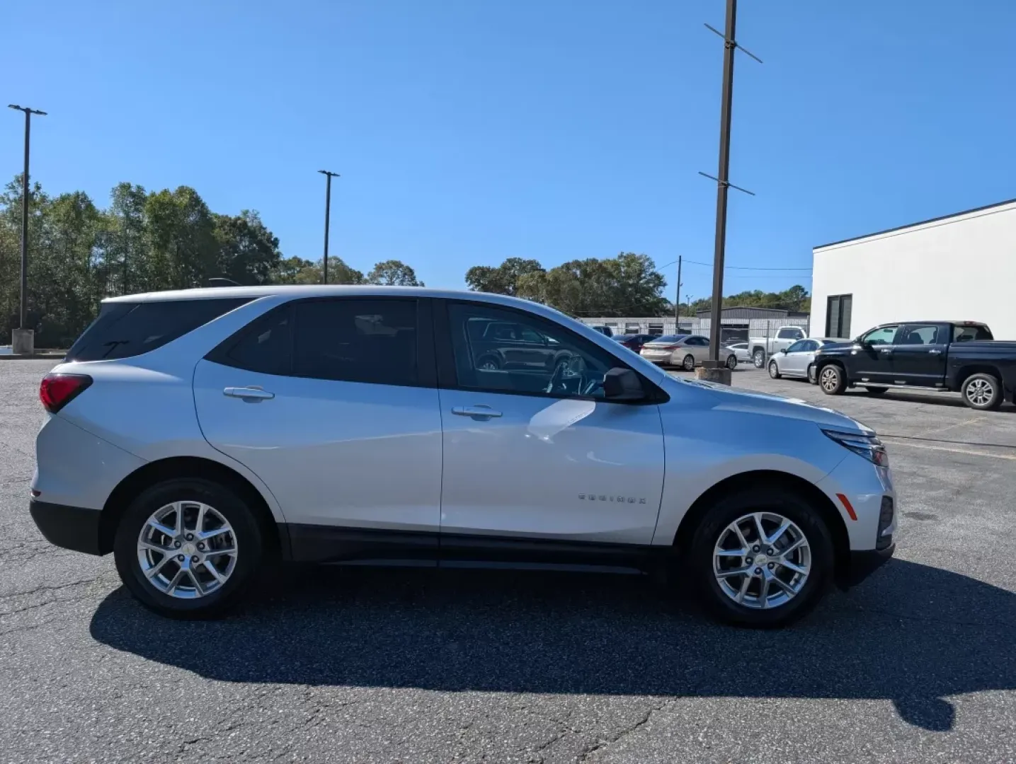 2022 /Medium Ash Gray Chevrolet Equinox LS (2GNAXHEV7N6) with an Other engine, located at 804 22nd Ave, Phenix City, AL, 36870, (334) 297-1860, 32.484749, -85.024475 - **Elevate Your Everyday Adventures with the 2022 Chevrolet Equinox LS at Gils Auto - Phenix City!**<br /> <br /> Are you looking for a versatile SUV that adapts to your dynamic lifestyle? The 2022 Chevrolet Equinox LS is your ideal companion, perfectly suited for growing families, daily commuters, a - Photo#3