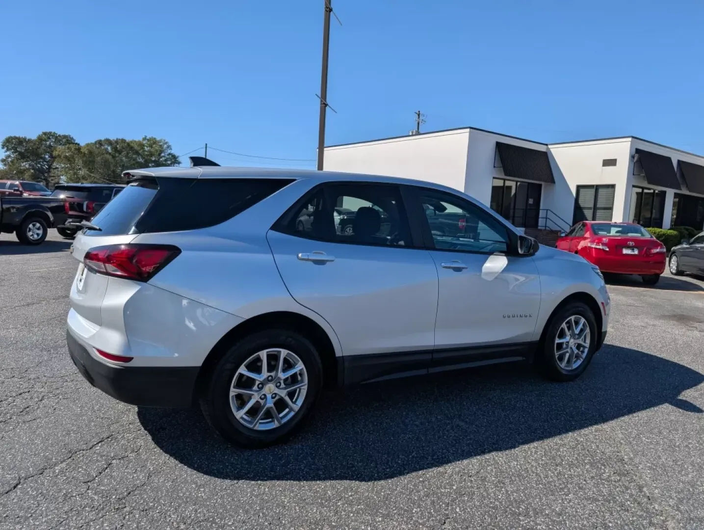 2022 /Medium Ash Gray Chevrolet Equinox LS (2GNAXHEV7N6) with an Other engine, located at 804 22nd Ave, Phenix City, AL, 36870, (334) 297-1860, 32.484749, -85.024475 - **Elevate Your Everyday Adventures with the 2022 Chevrolet Equinox LS at Gils Auto - Phenix City!**<br /> <br /> Are you looking for a versatile SUV that adapts to your dynamic lifestyle? The 2022 Chevrolet Equinox LS is your ideal companion, perfectly suited for growing families, daily commuters, a - Photo#4