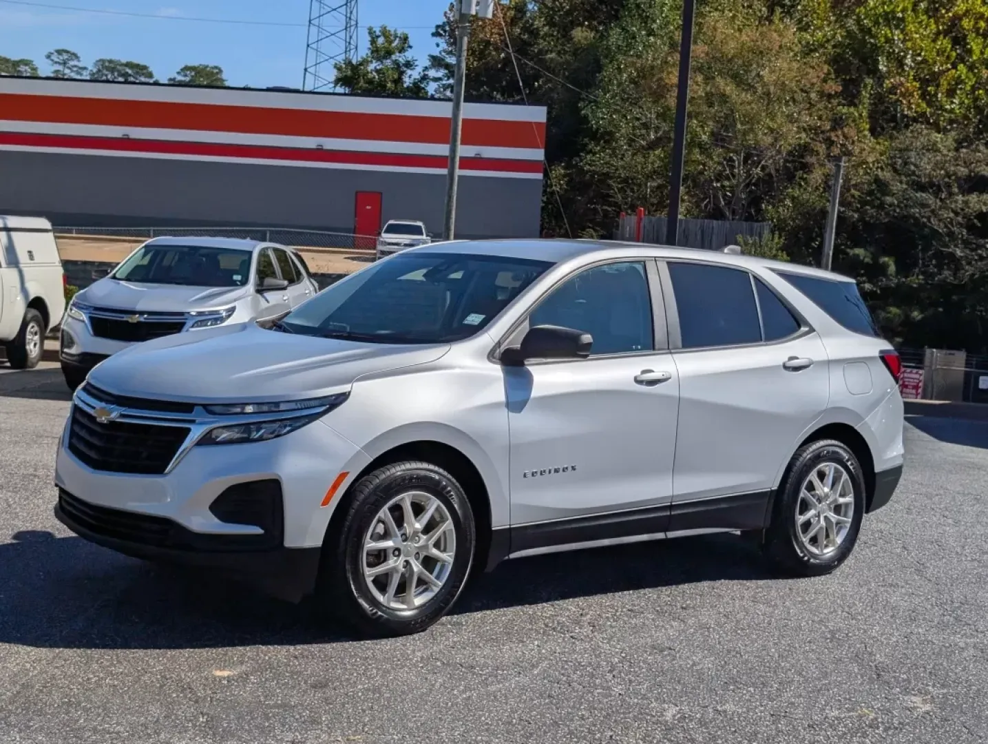 2022 /Medium Ash Gray Chevrolet Equinox LS (2GNAXHEV7N6) with an Other engine, located at 804 22nd Ave, Phenix City, AL, 36870, (334) 297-1860, 32.484749, -85.024475 - **Elevate Your Everyday Adventures with the 2022 Chevrolet Equinox LS at Gils Auto - Phenix City!**<br /> <br /> Are you looking for a versatile SUV that adapts to your dynamic lifestyle? The 2022 Chevrolet Equinox LS is your ideal companion, perfectly suited for growing families, daily commuters, a - Photo#7