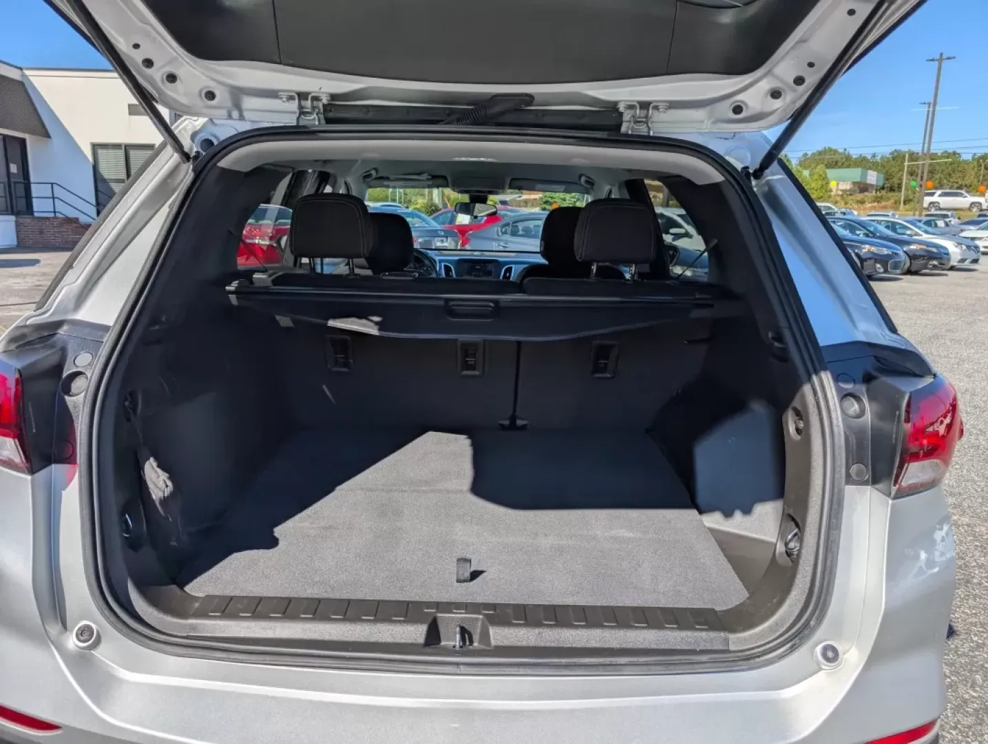 2022 /Medium Ash Gray Chevrolet Equinox LS (2GNAXHEV7N6) with an Other engine, located at 804 22nd Ave, Phenix City, AL, 36870, (334) 297-1860, 32.484749, -85.024475 - **Elevate Your Everyday Adventures with the 2022 Chevrolet Equinox LS at Gils Auto - Phenix City!**<br /> <br /> Are you looking for a versatile SUV that adapts to your dynamic lifestyle? The 2022 Chevrolet Equinox LS is your ideal companion, perfectly suited for growing families, daily commuters, a - Photo#9